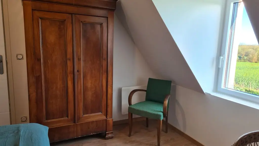 Gîte l'Orée du Bois_Vaas_chambre rangement
