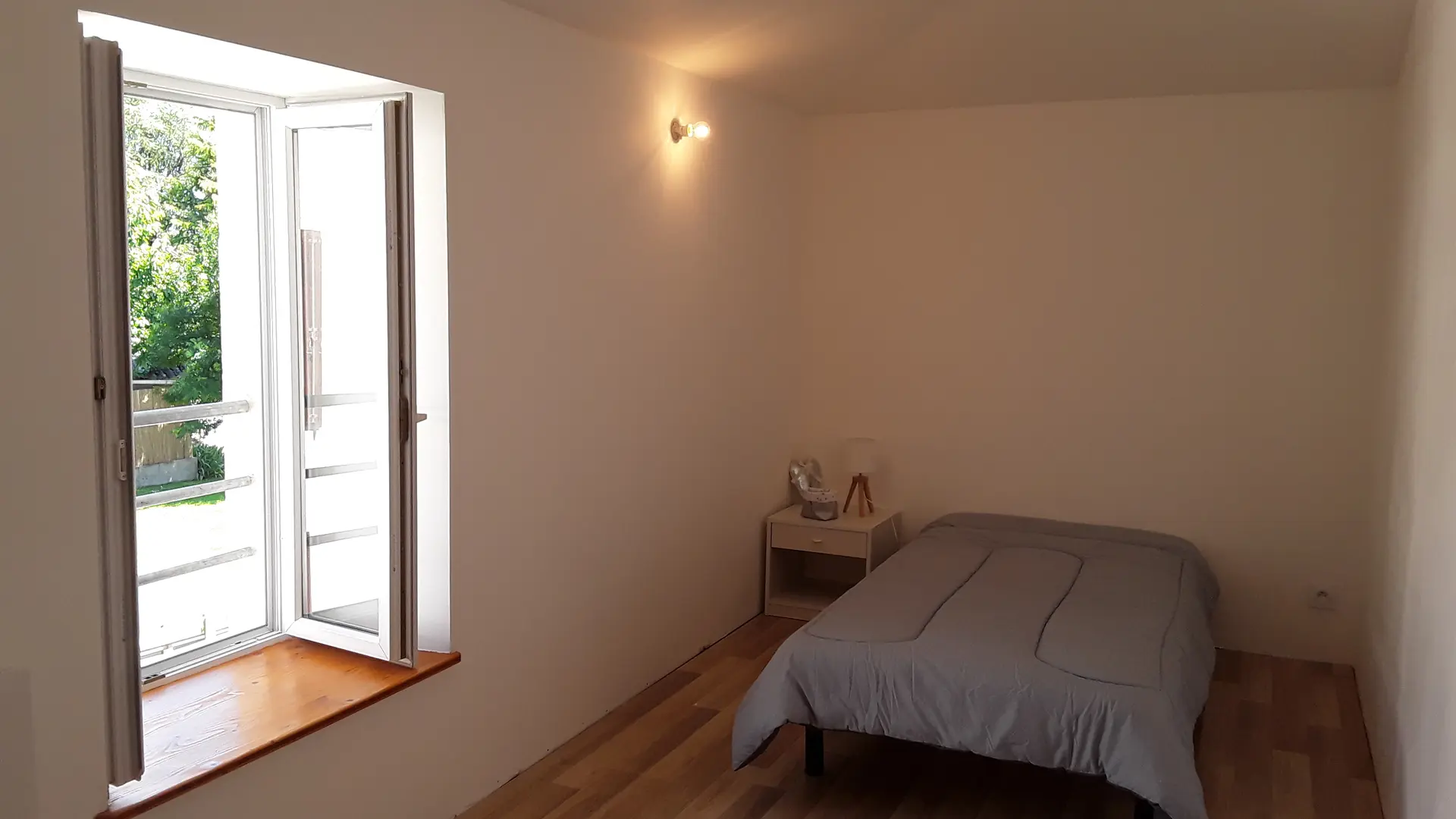 chambre avec 2 lits de une place