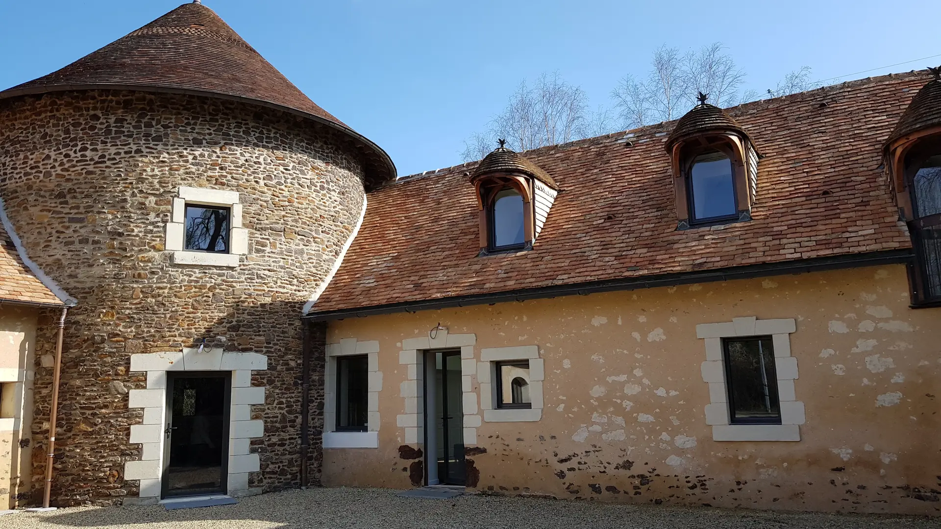 Cour du gîte des Charmes
