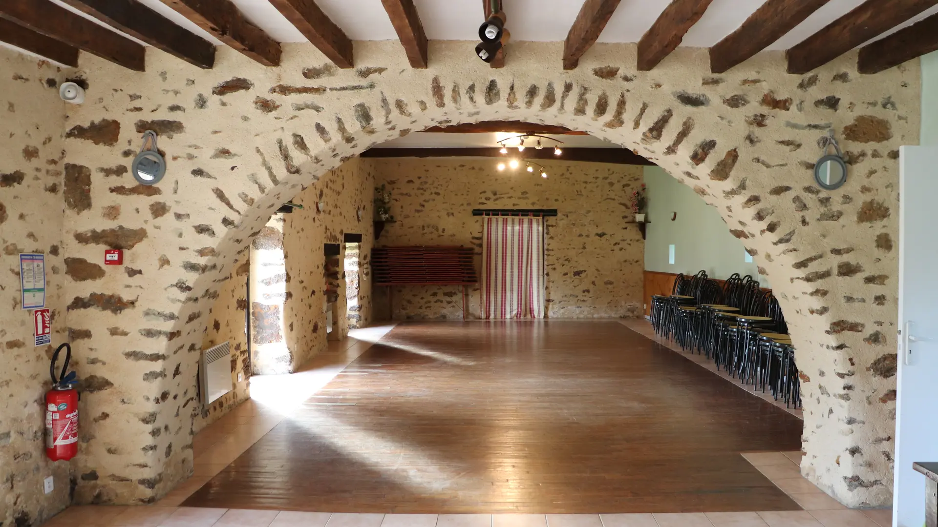 Gîte de groupe Les Gerbaudières - Saint-Christophe-du-Jambet - salle