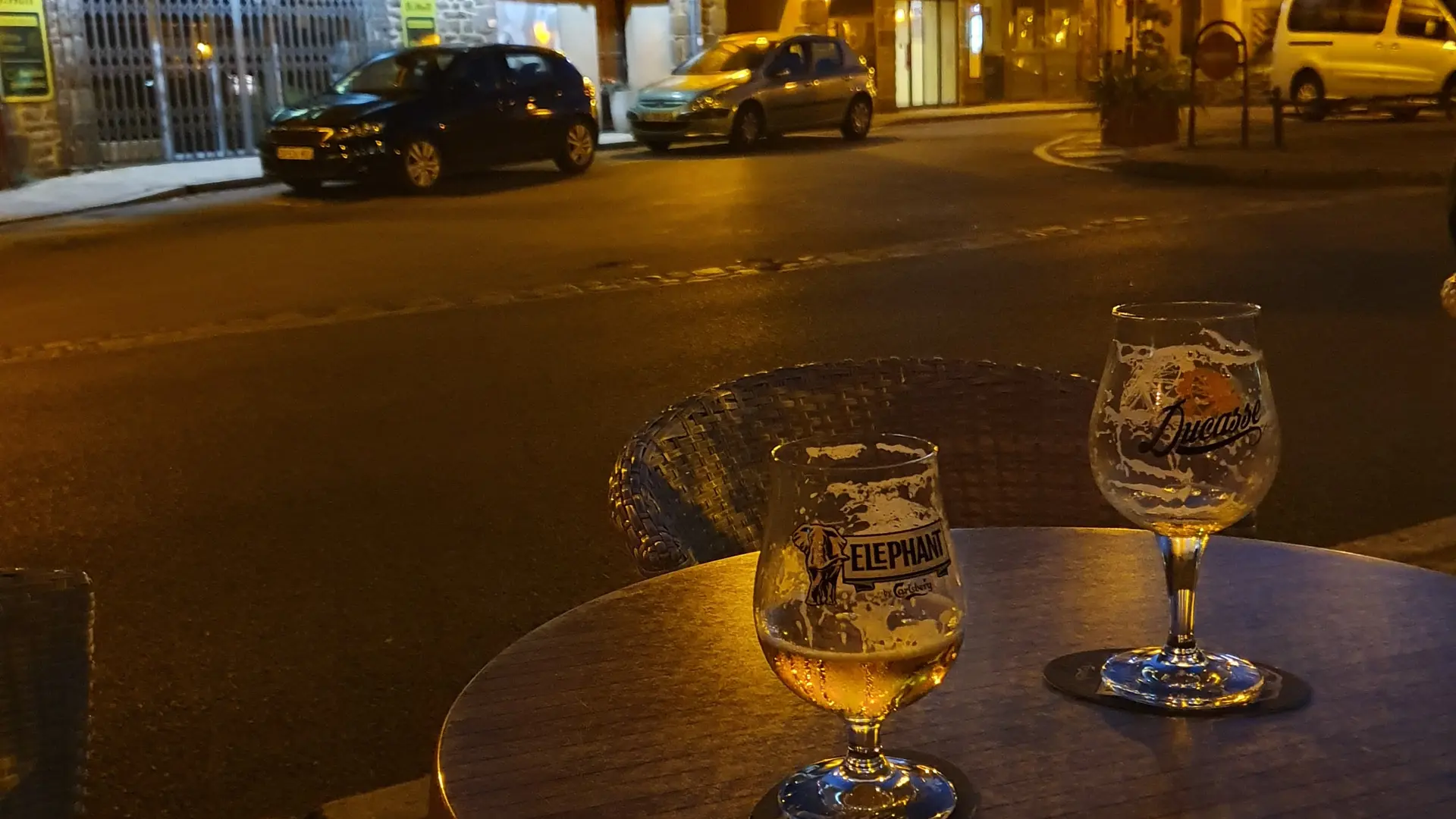 Un verre en terrasse du Pub à Victor