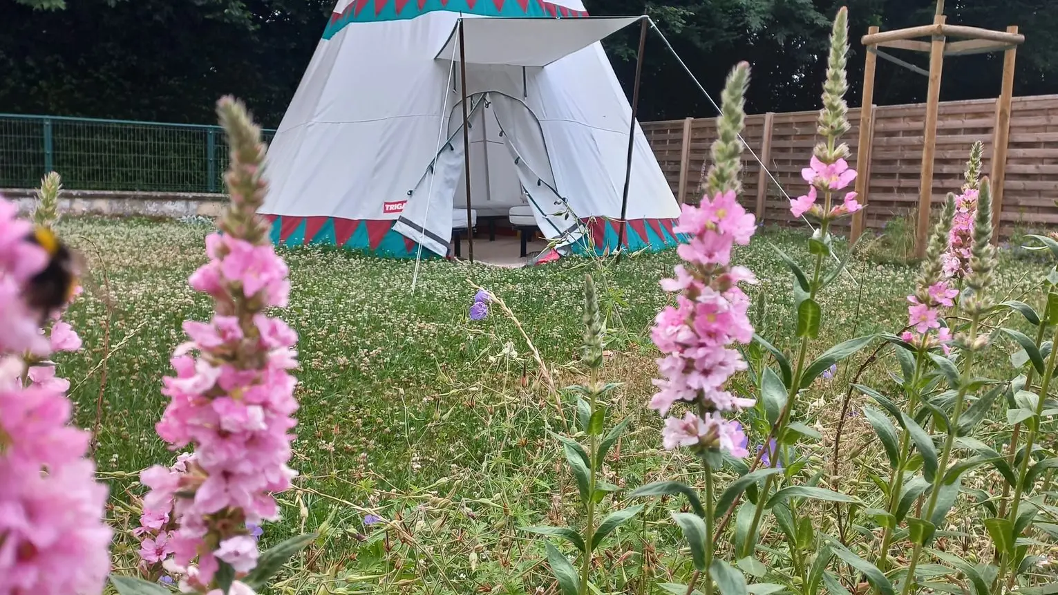 TIPI AU CAMPING DU GUE SAINT-LEONARD