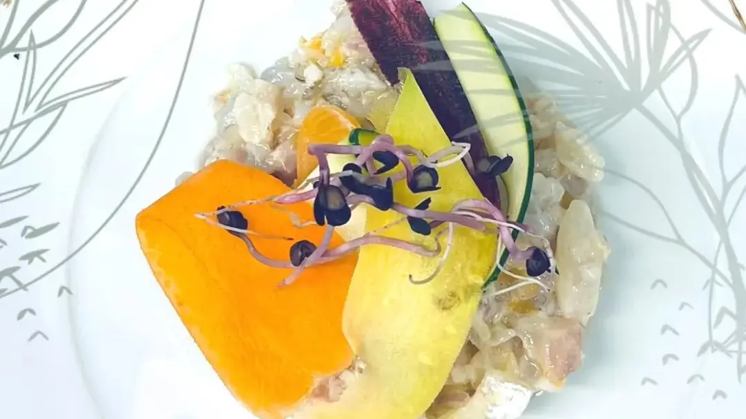 Entrée : Tartare de dorade et crevettes à la clémentine