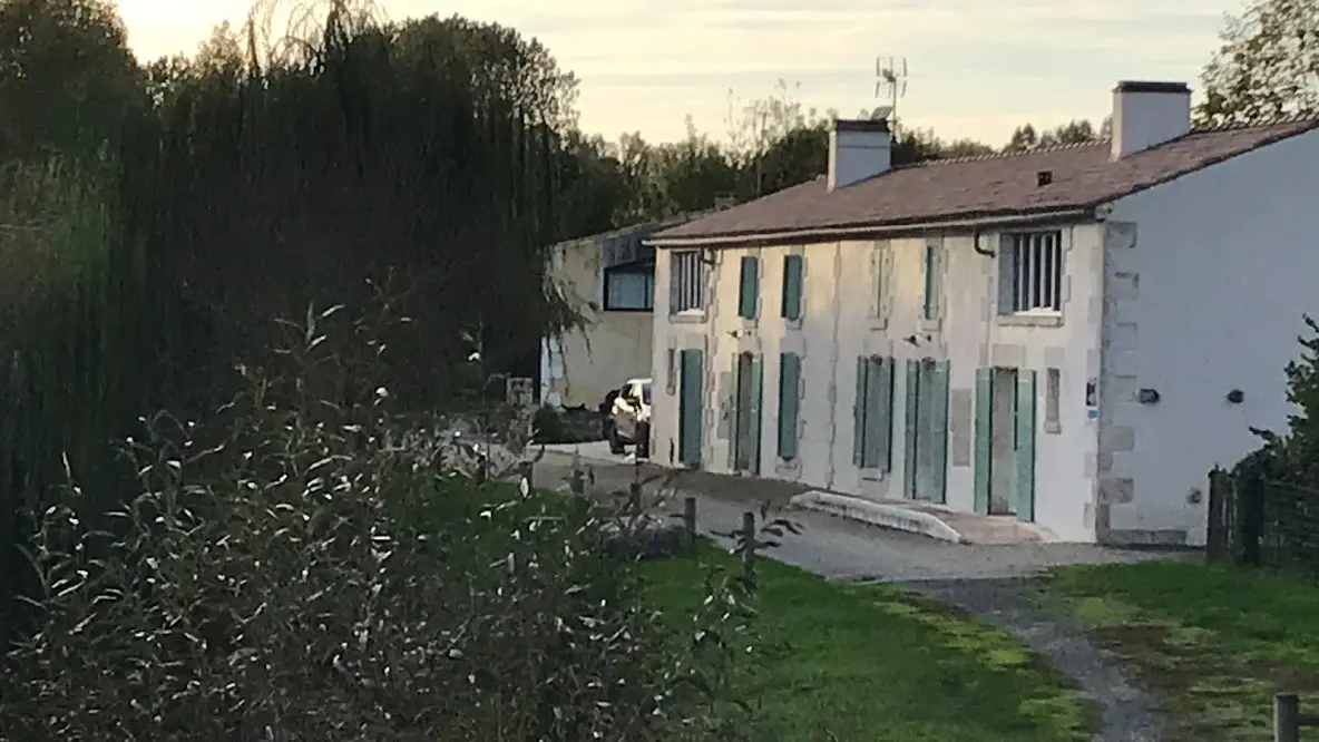 388131 - vue extérieure côté rivière