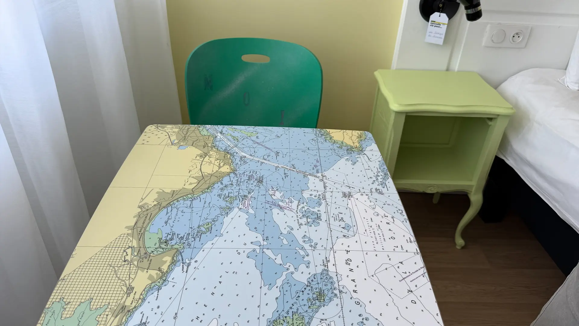 table chambre