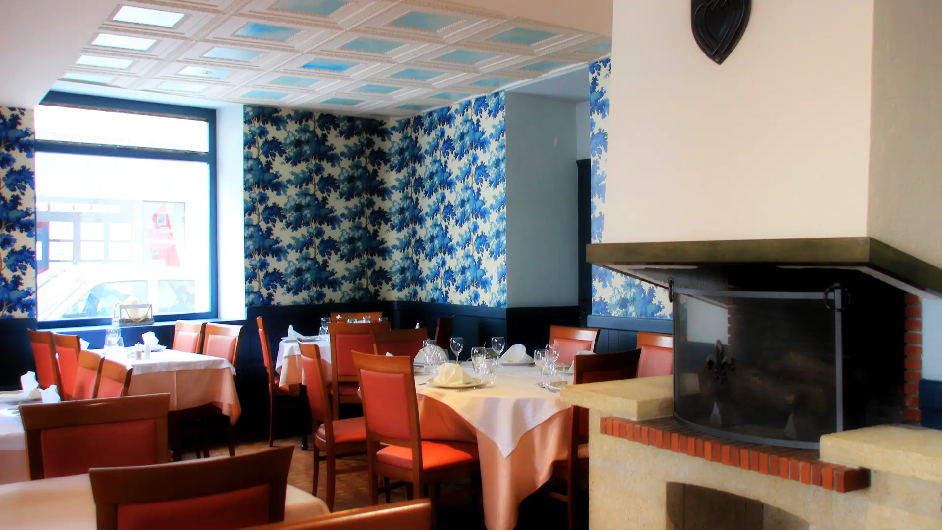 La-Suze-St-Louis-salle-de-Restaurant
