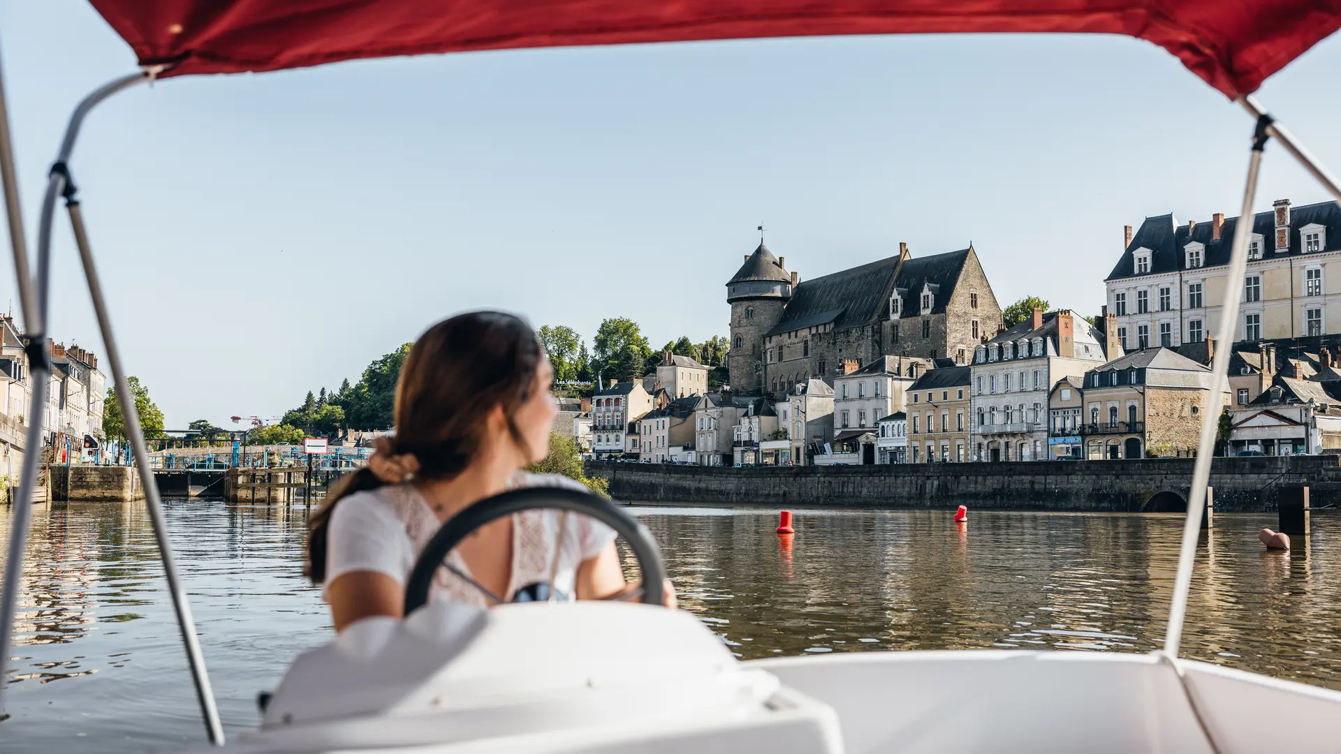 Balade_en_bateau_electrique_sur_la_Mayenne