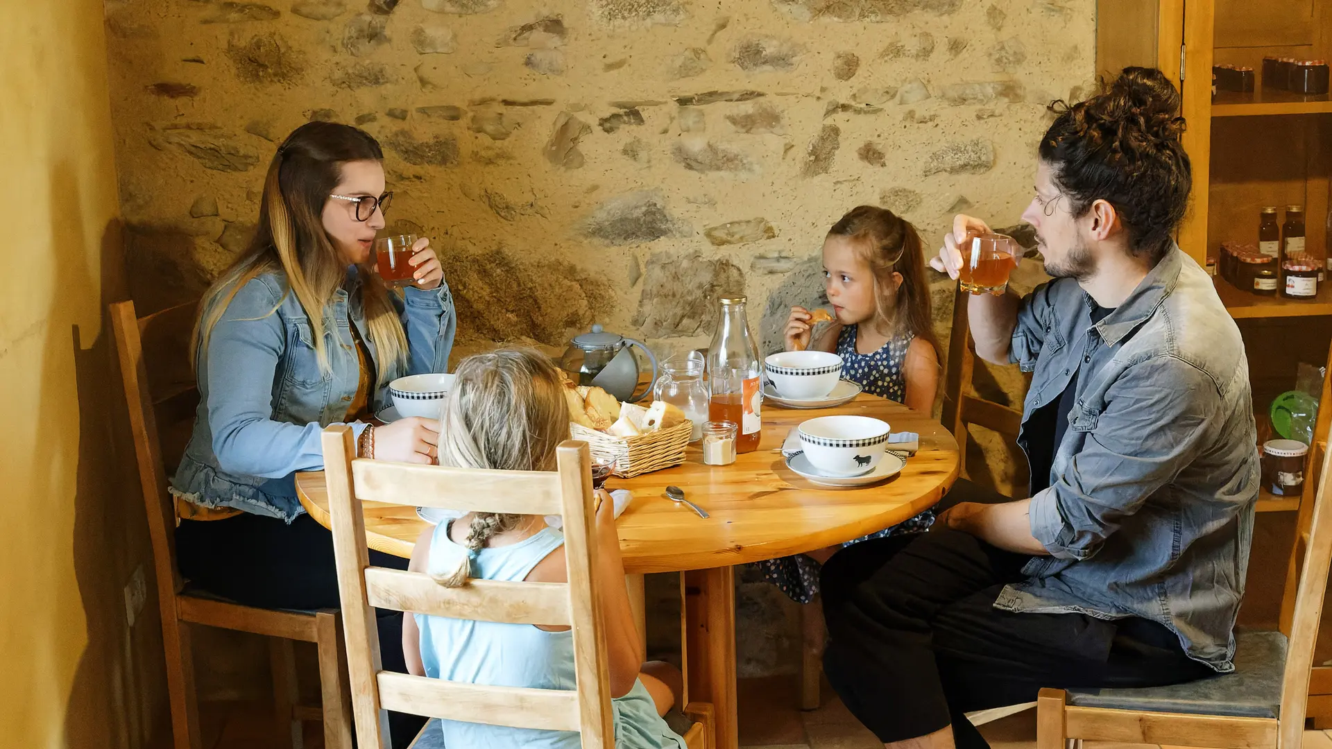 Petit déjeuner table d'hôte