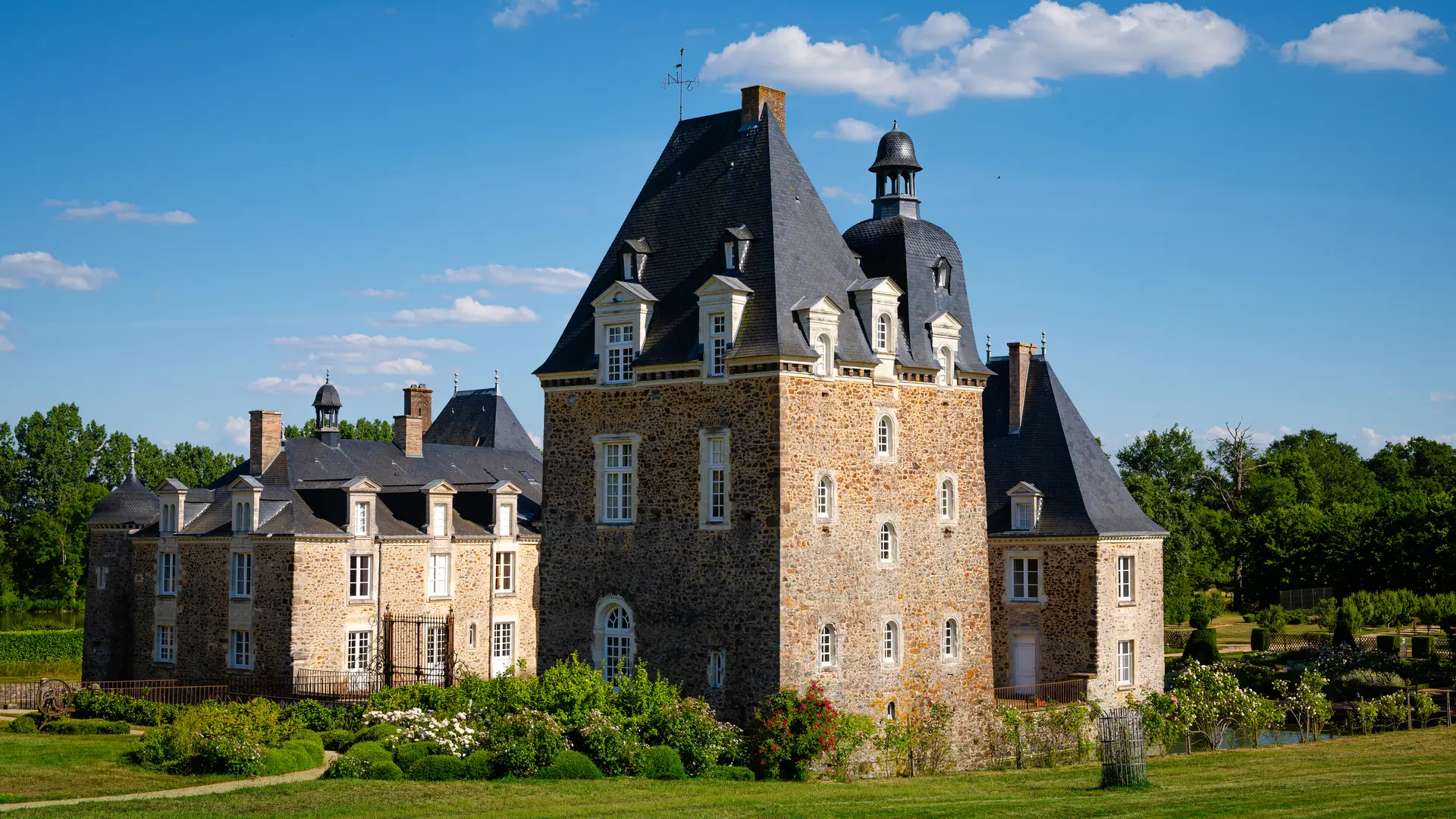 Château des Arcis Sous la protection du donjon