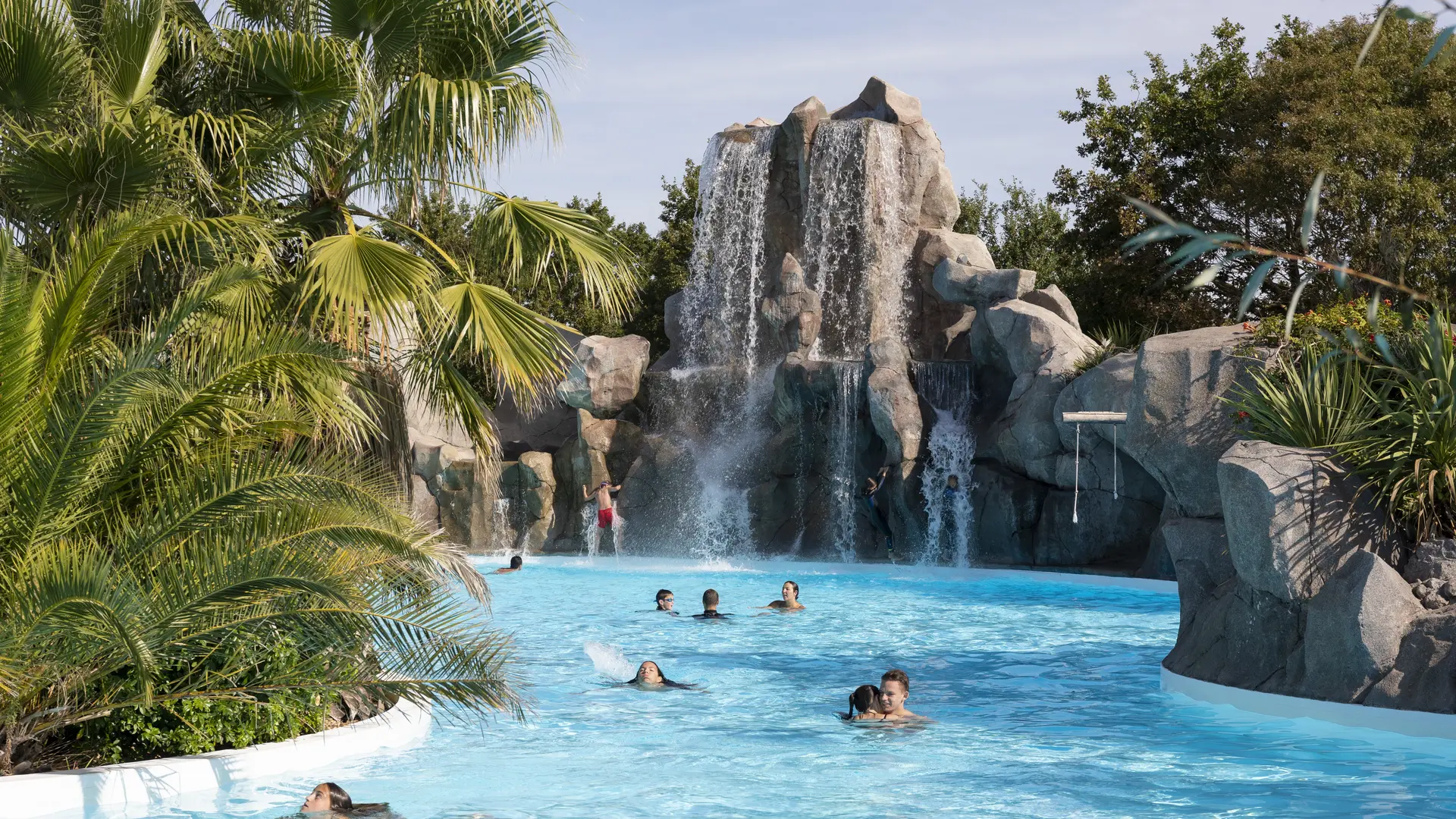 parc-aquatique-vendee-o-gliss-park-cascade-ile-o-cayo