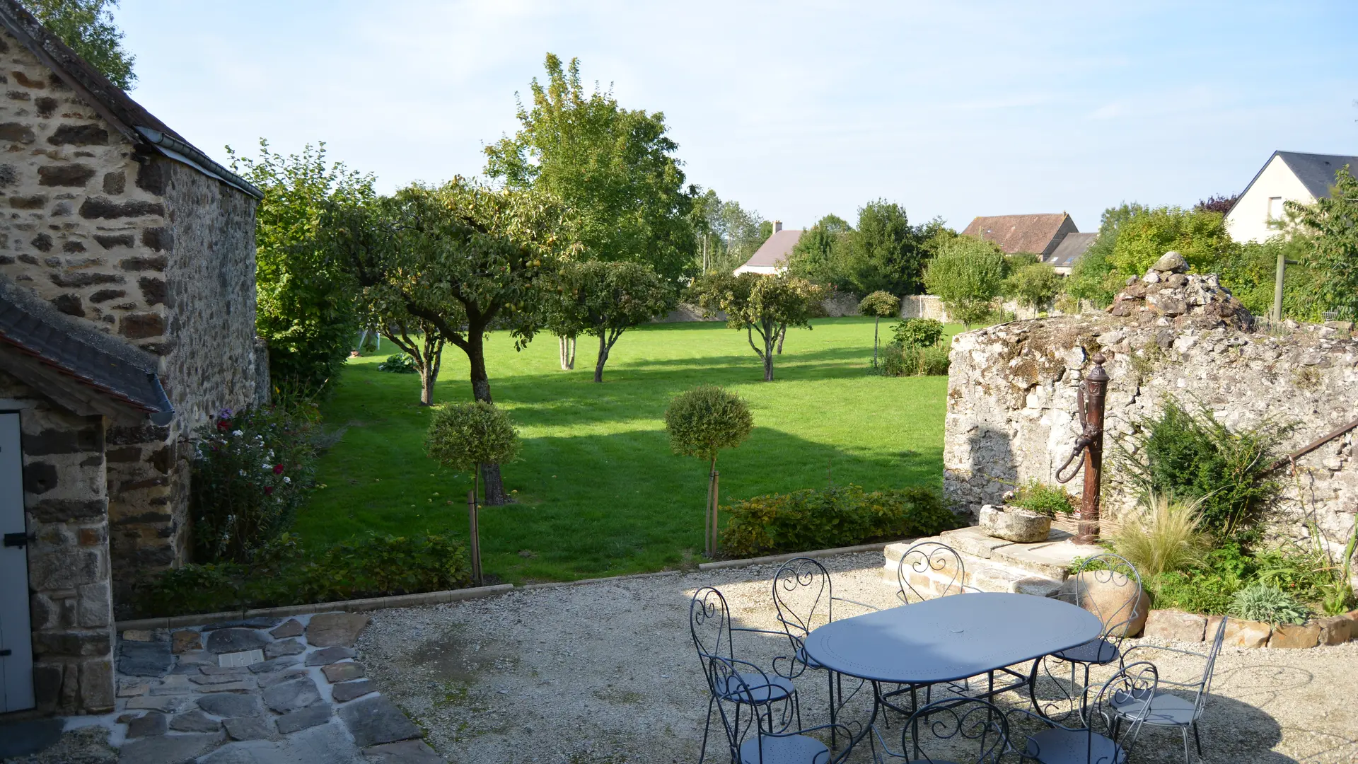 Gîte Le Prieuré Saint Martin - Sougé-le-Ganelon - terrasse