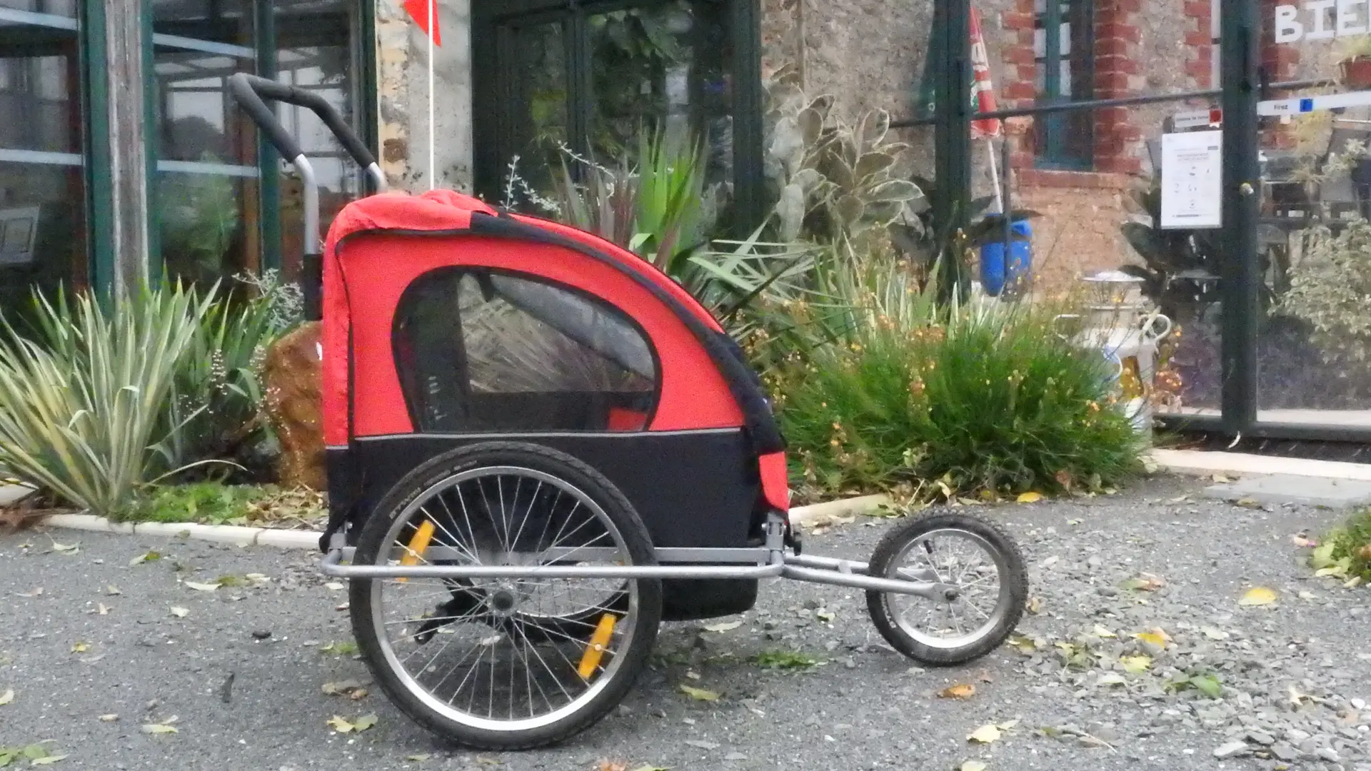 Remorque enfants convertible en poussette