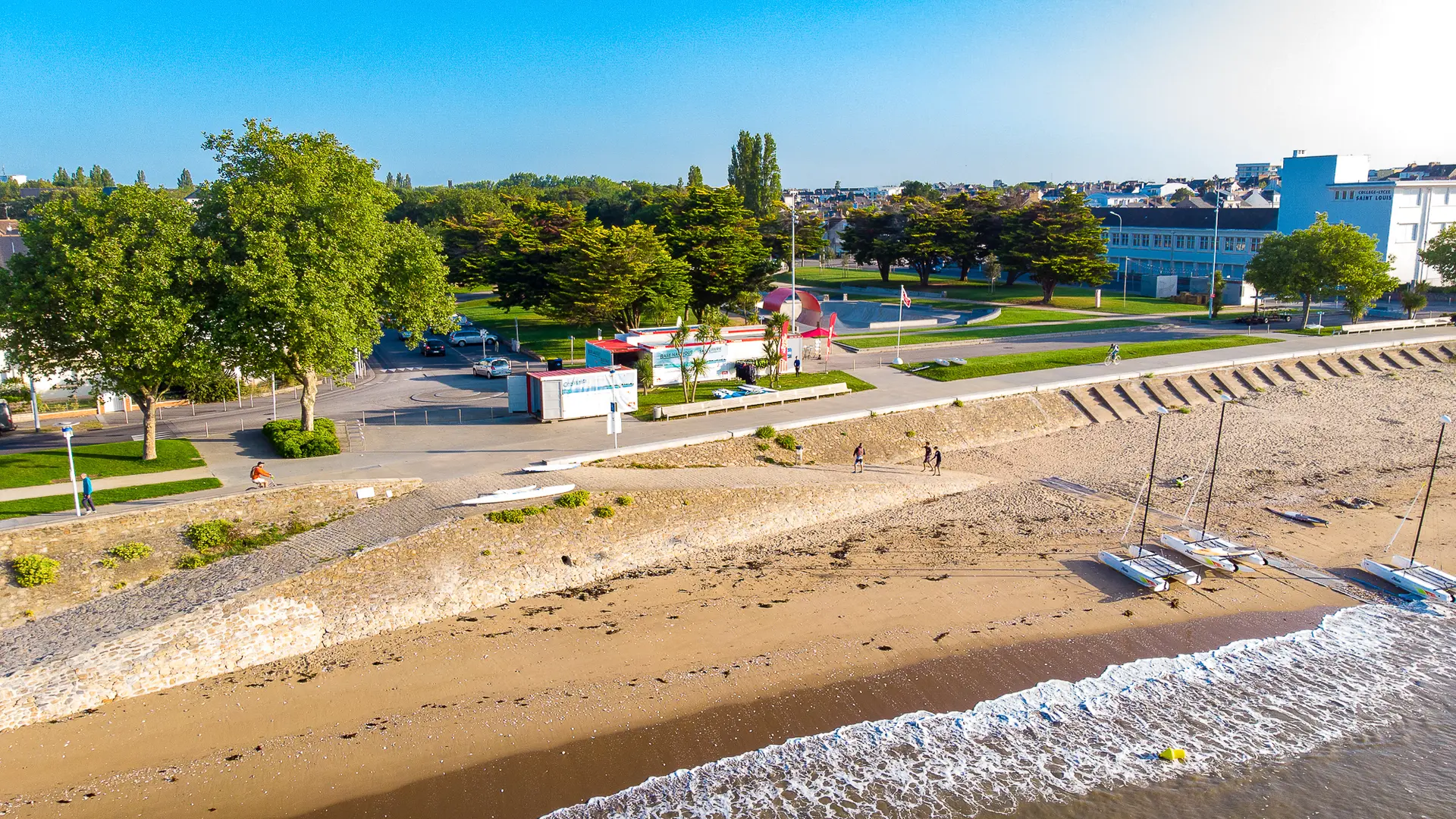 La Base Nautique du Skate Parc installée sur la Grande Plage de Saint-Nazaire