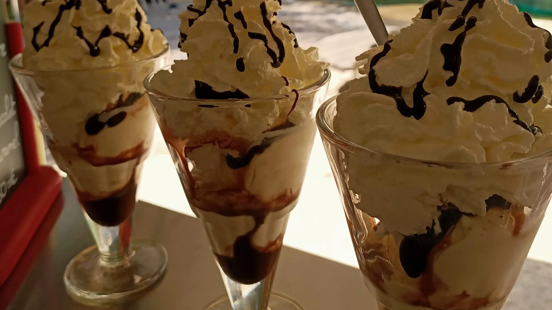 Embarcadère de l'Autize - Saint Sigismond - pause gourmande avec un chocolat liégois