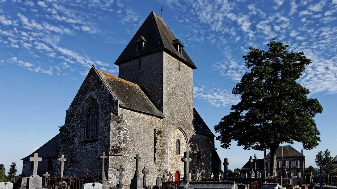 Ernée_-_Notre_Dame_de_Charne_-_Extérieur_-_PA00109503_-_001 (1)