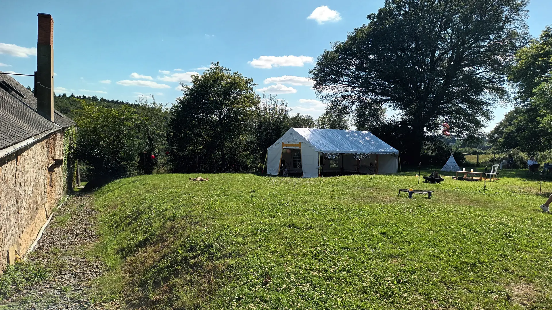 Gîte de La Coudraie - Extérieur avec Barnum sur demande