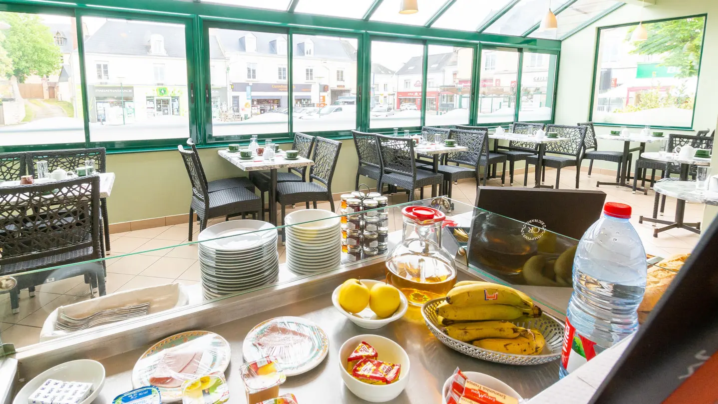 Hotel-Le-Saint-Louis-salle-petits-déjeuners