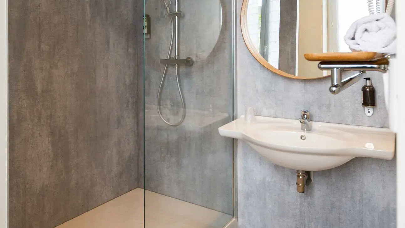 Hotel-Le-Saint-Louis-2021-salle-d'eau