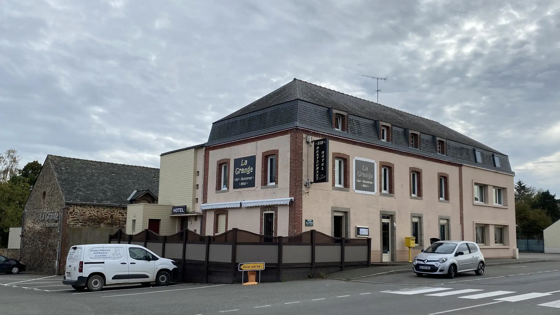 Hôtel-restaurant La Grange - Cossé-le-Vivien ©Pineau