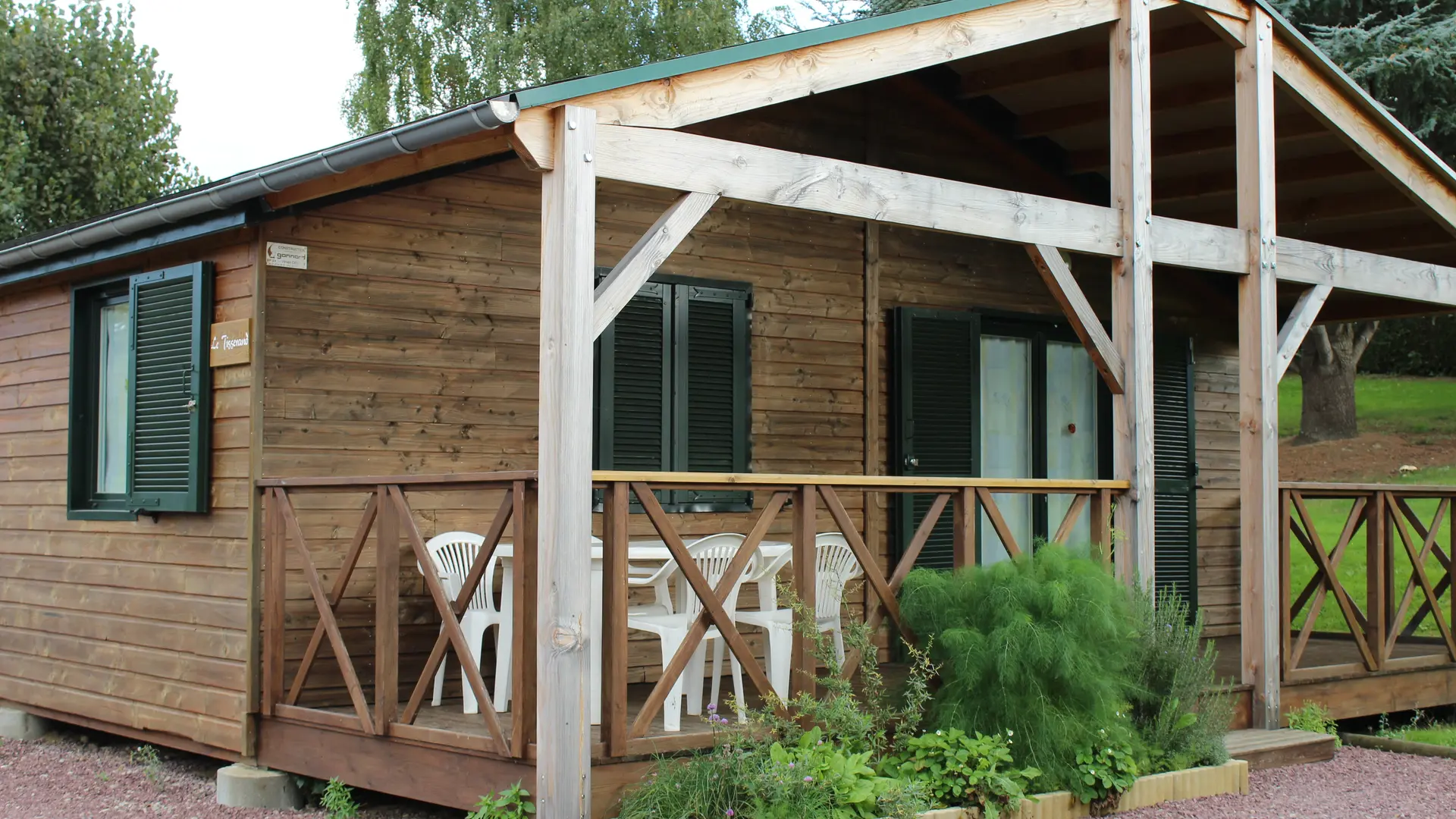 Chalets au Camping du Sans Souci à Fresnay-sur-Sarthe - extérieur