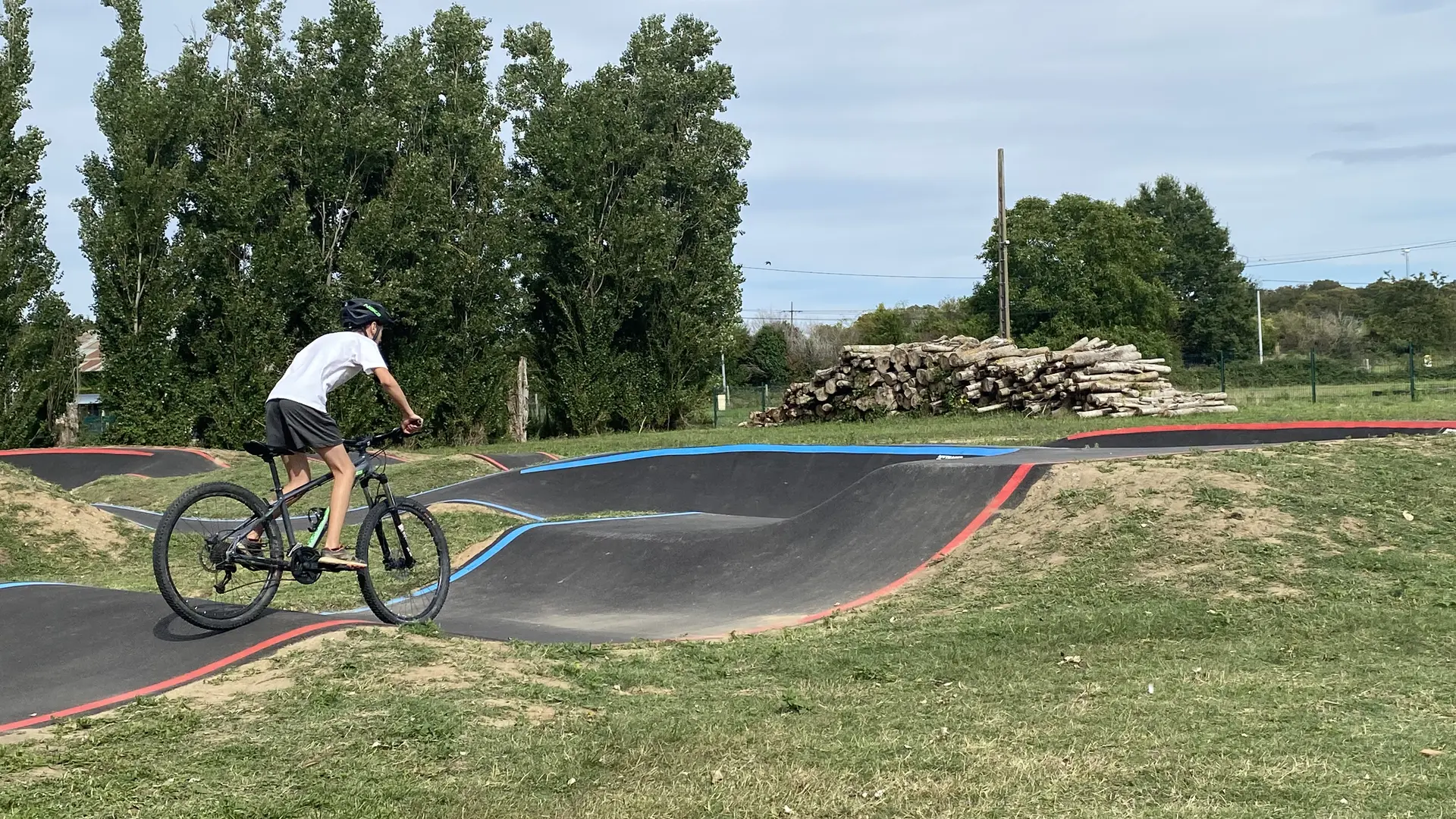Pump track