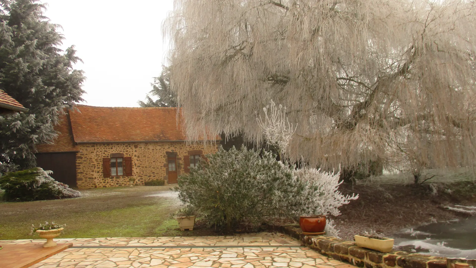 Gîte La Sonnerie - Vernie - extérieur en hiver