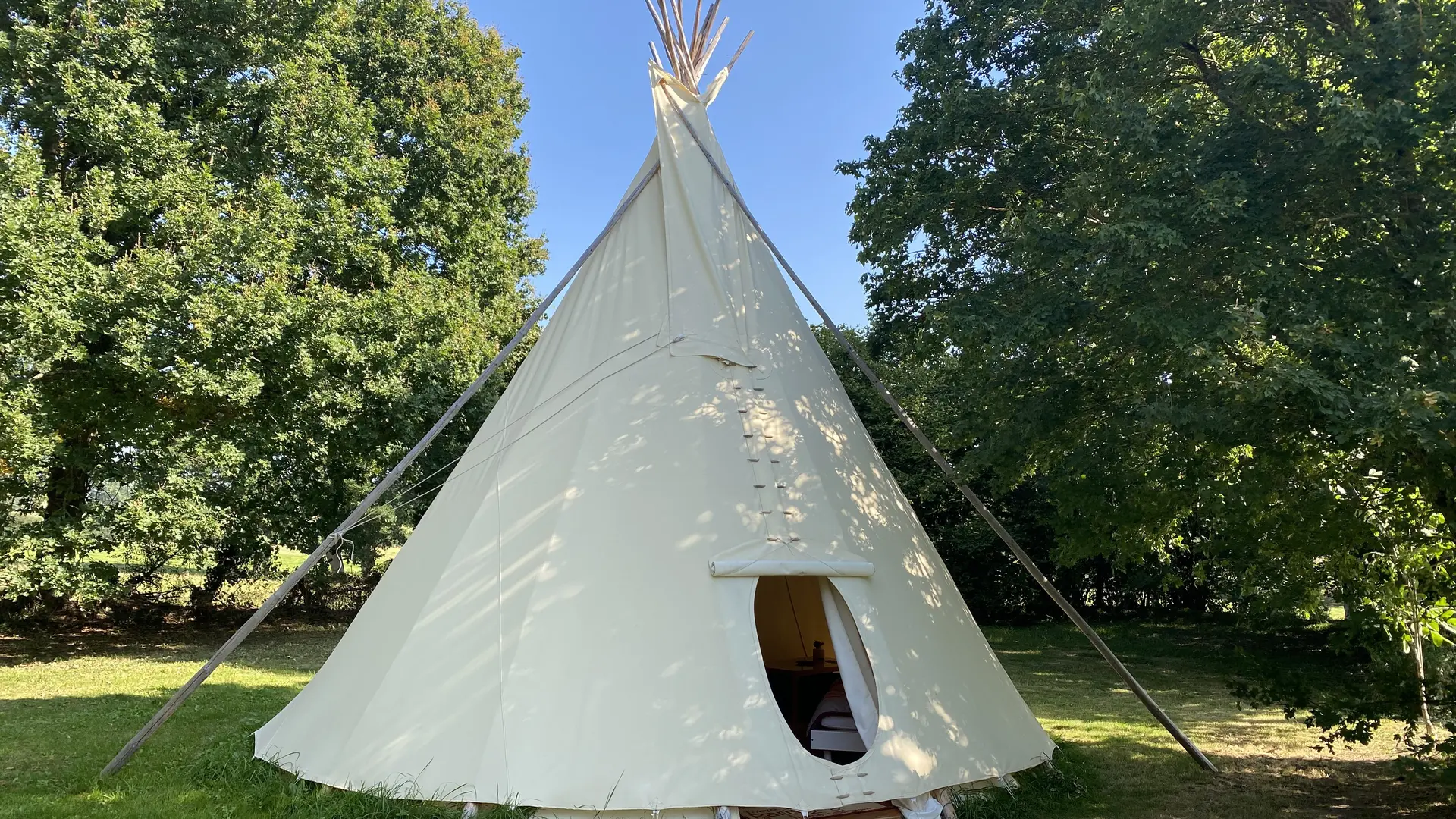 Tipi Hip Hourra - hébergement insolite à Sougé-le-Ganelon - extérieur