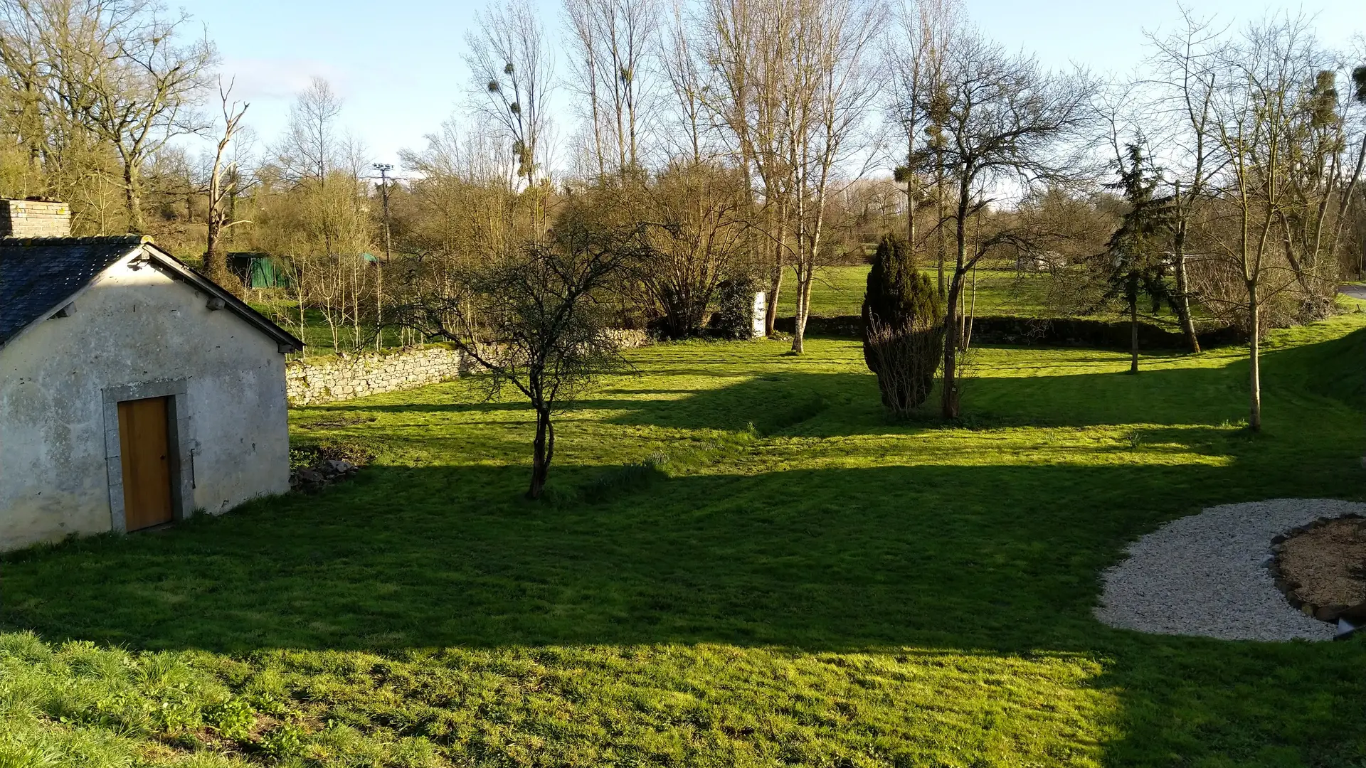 jardin avec local fermé