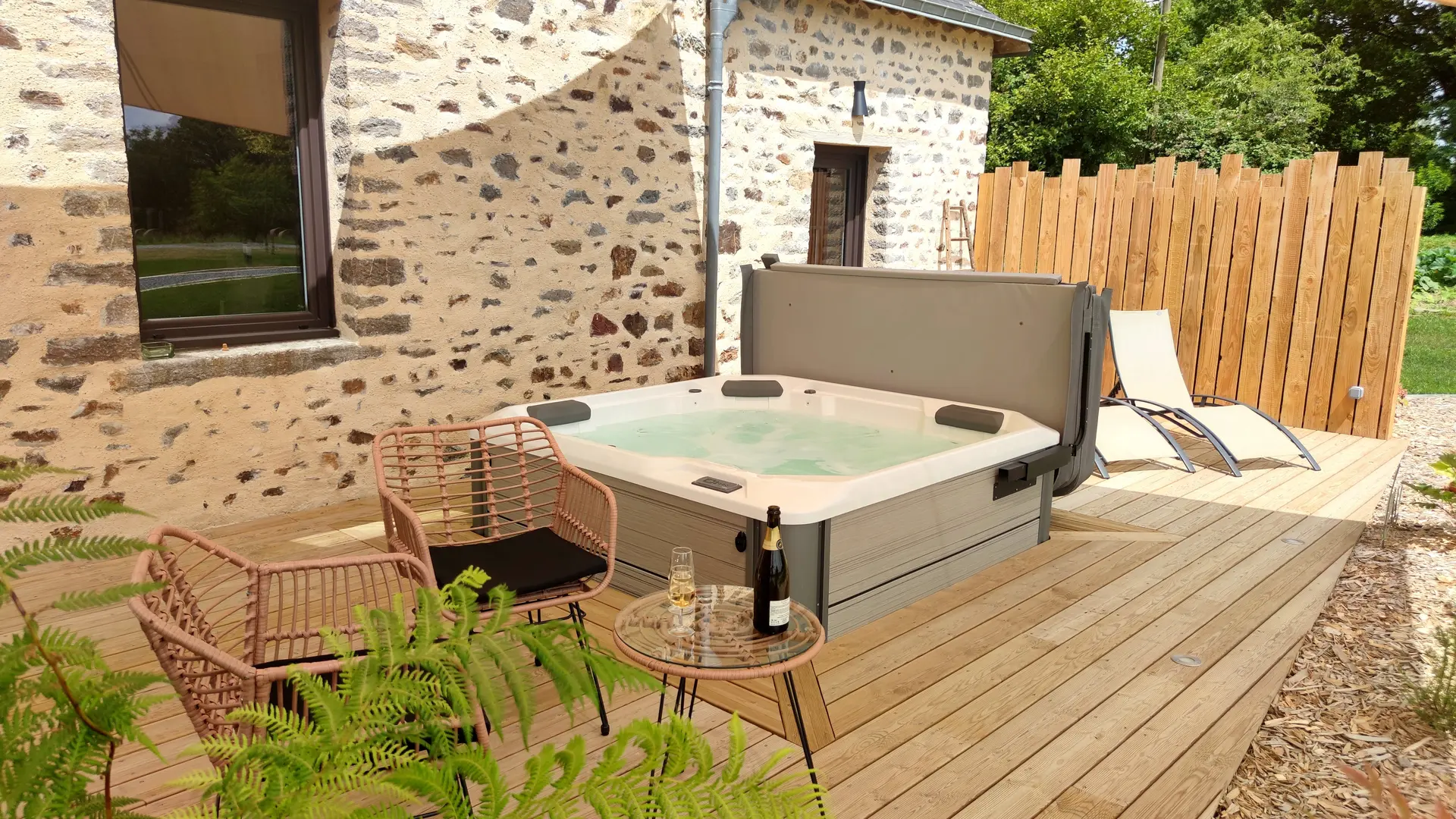 Terrasse avec Spa - Suite Manaë