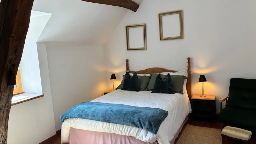 Chambres d'hôtes La Basse Cour - Ancinnes - La Poule Aux Oeufs Dort