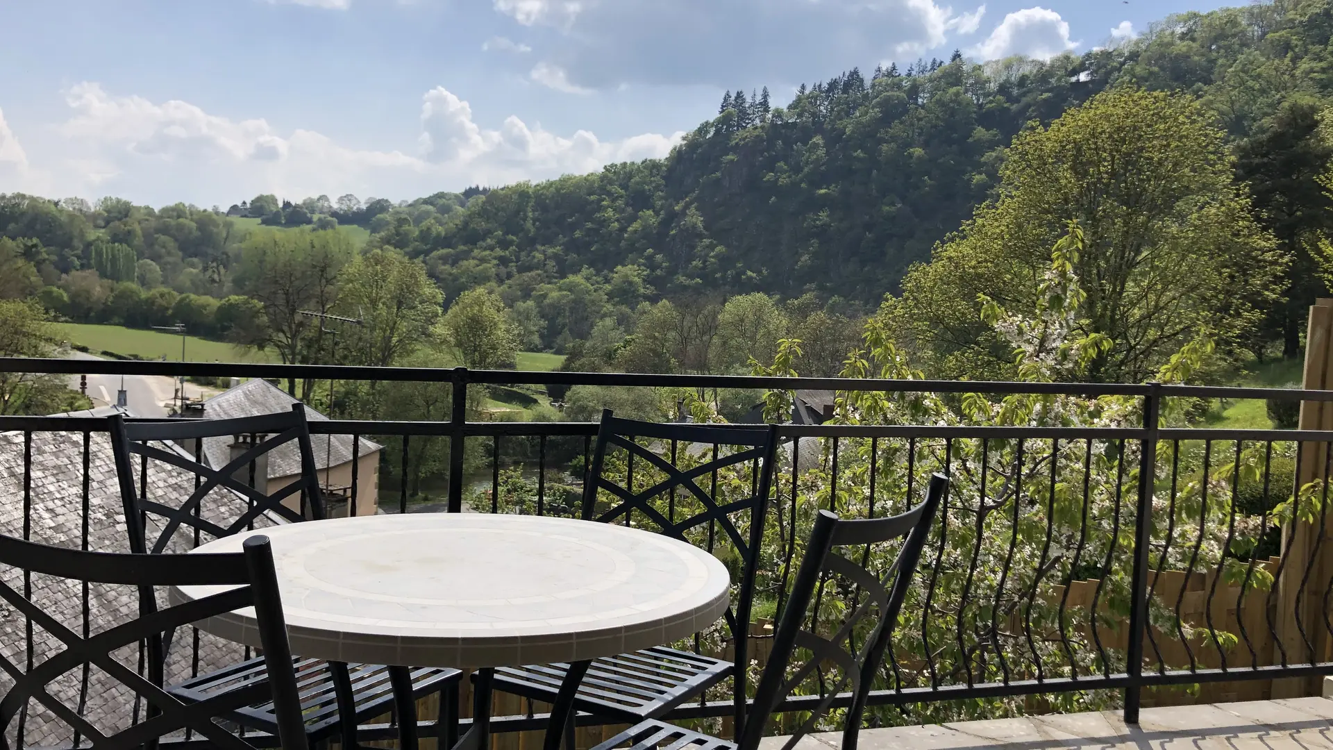 Gîte Les Vallées de Saint-Léo - Saint-Léonard-des-Bois - terrasse