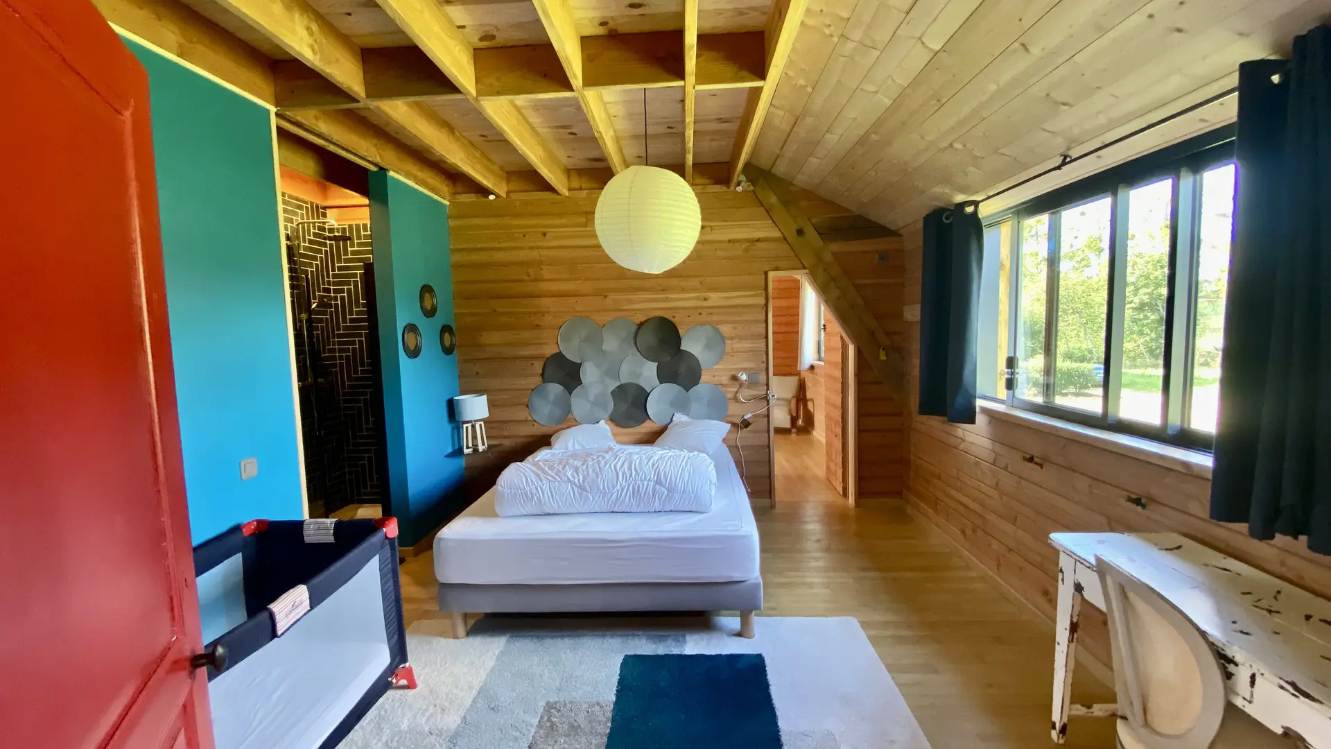 Chambre double 1 - douche et lavabo