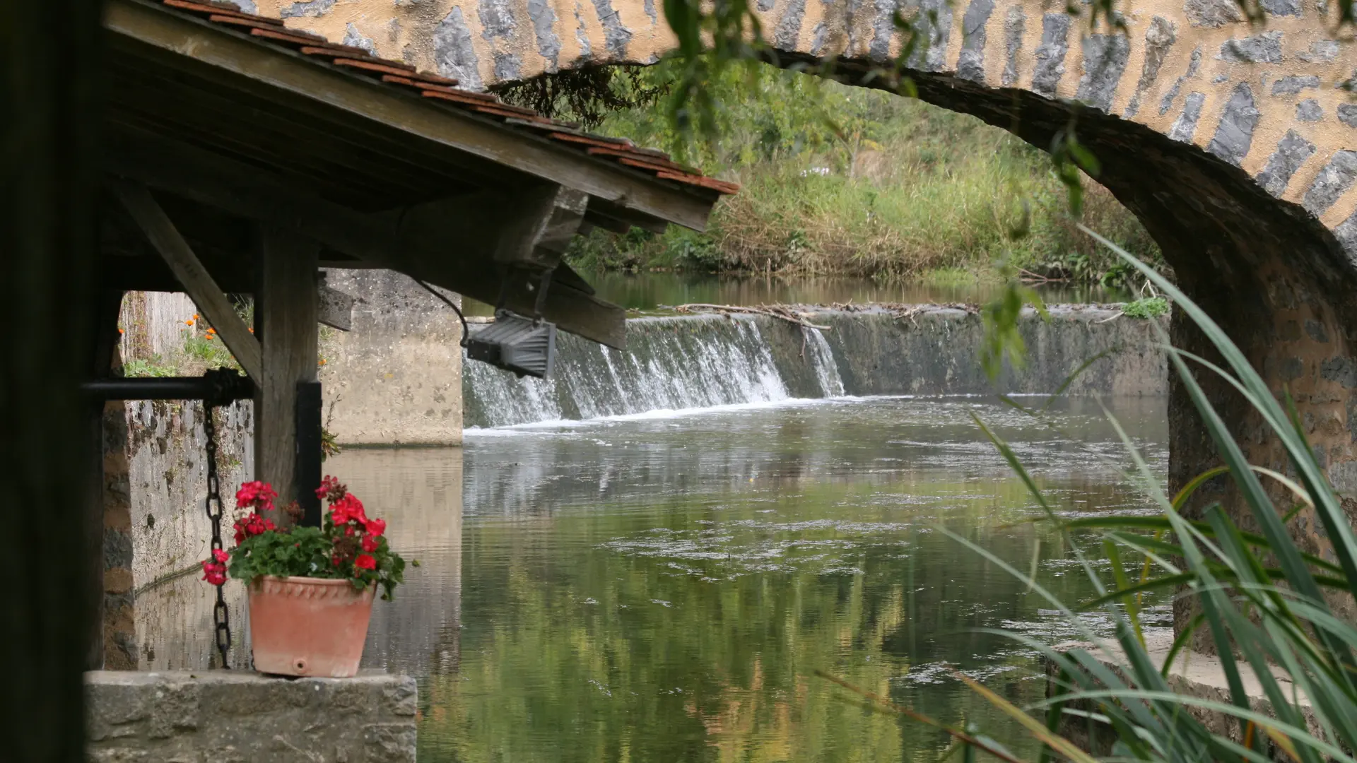 Pont piéton des XIIe-XIIIe siècles