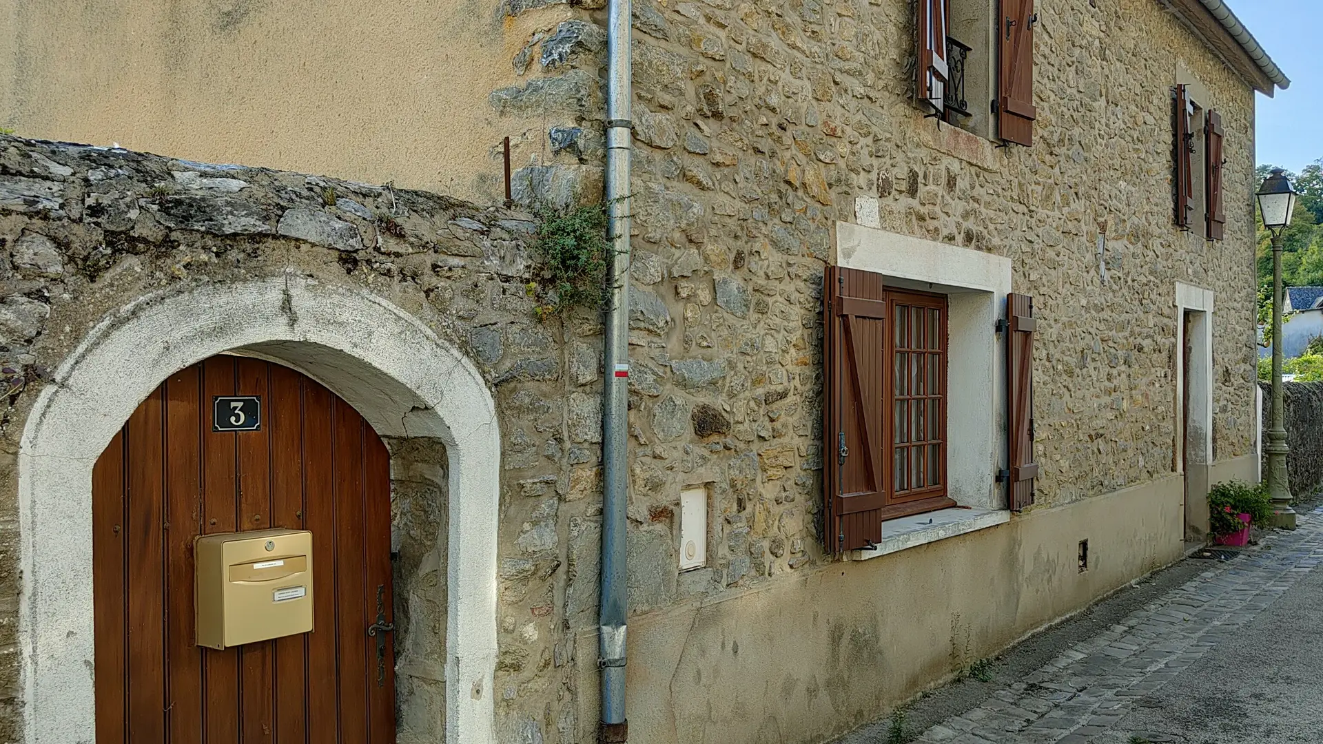 Chez Céline et Quentin - Fresnay-sur-Sarthe - Façade de la maison