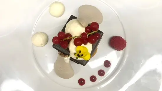 Dessert : Pavé de chocolat, crème anglaise à l'aneth