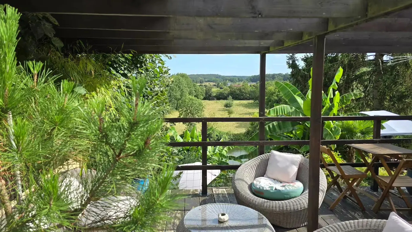 Le Cottage Belmontais - Beaumont-sur-Sarthe - terrasse avec vue sur la rivière