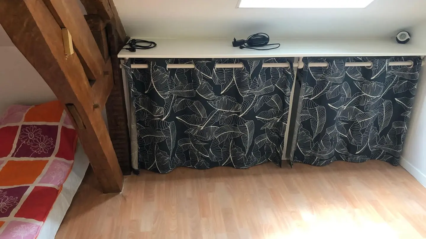 Meublé Le Nid Douillet - Douillet-le-Joly - rangements chambre