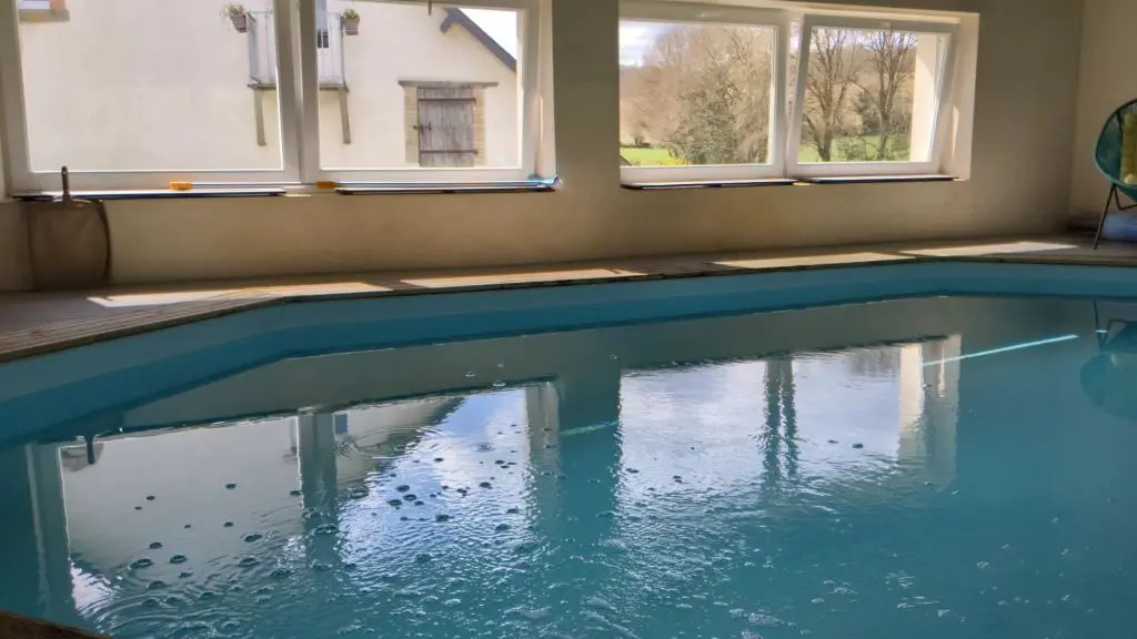 La piscine est chauffée à un minimum de 27°