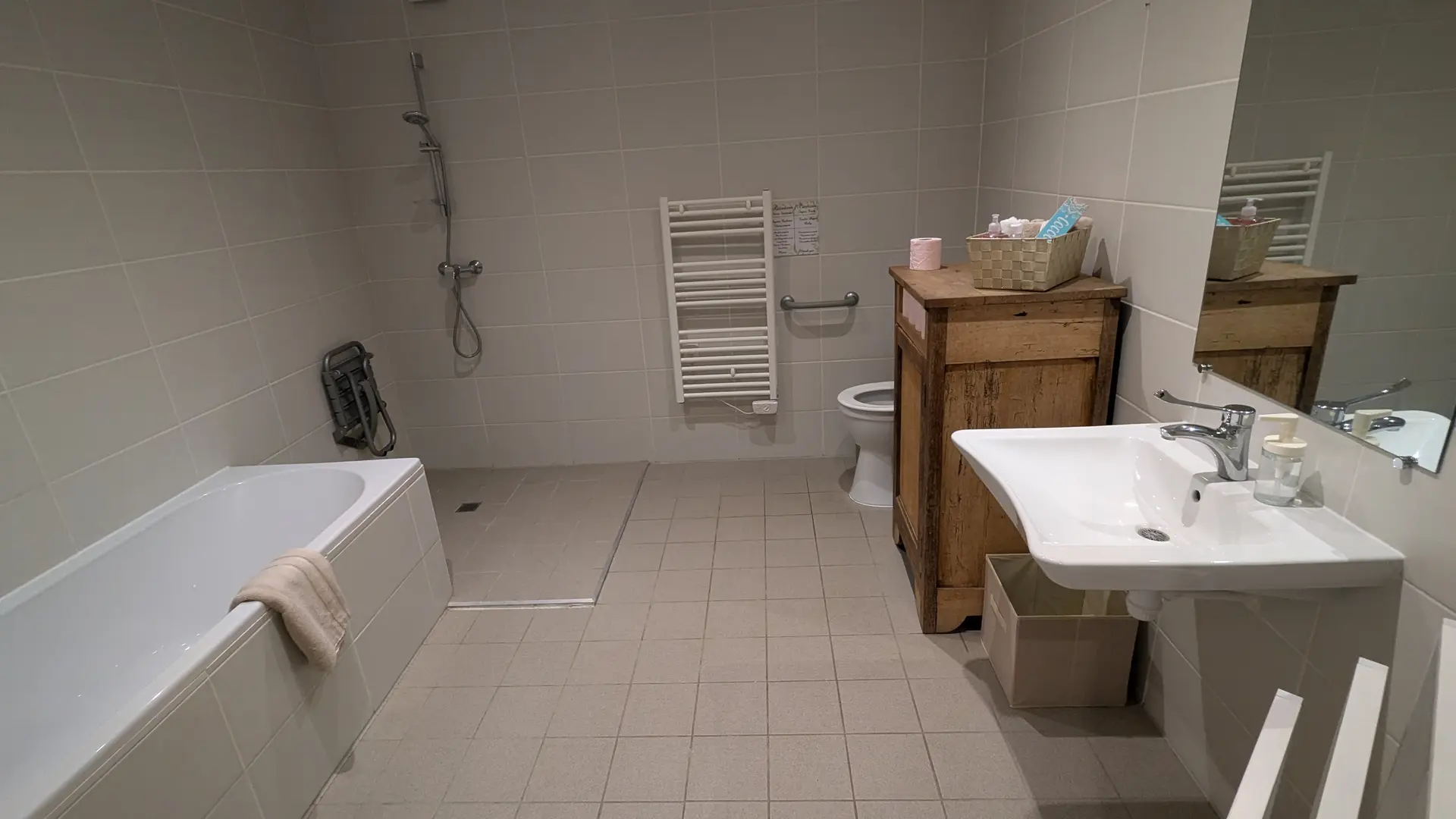 salle de bains accès PMR