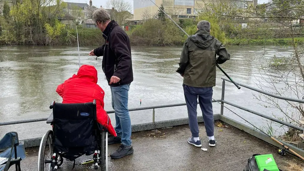 Pêche au bord de la Sarthe