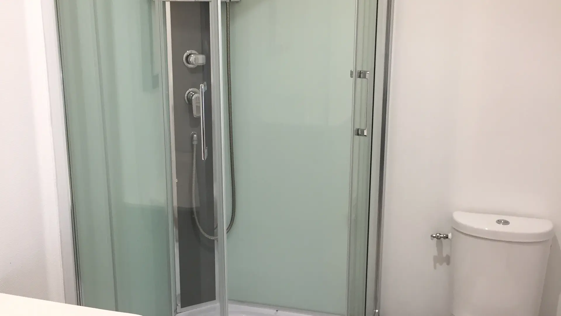 SALLE DE DOUCHE RODIN 1