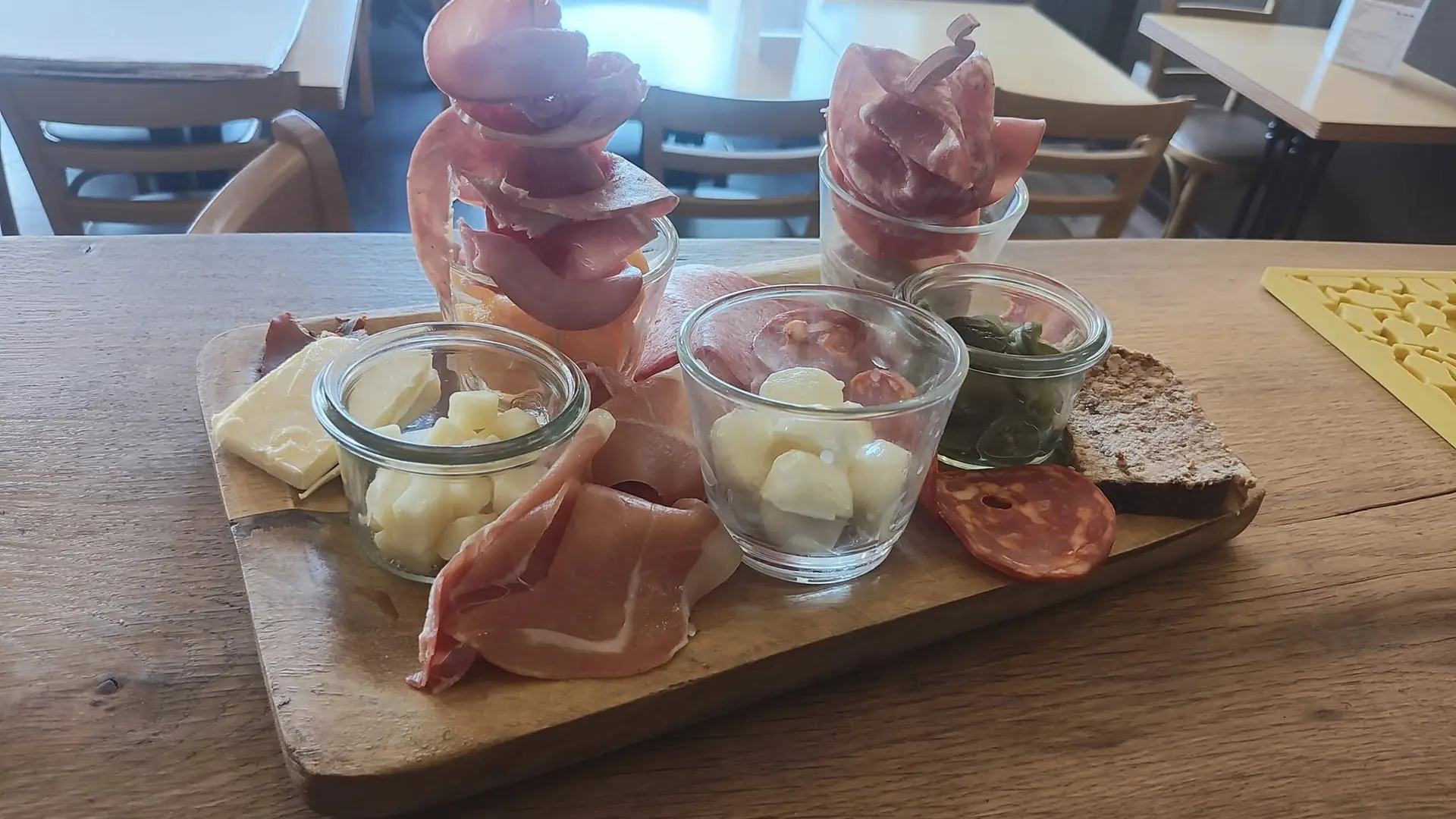 Restaurant Les Nouvelles Alpes Mancelles - Fresnay-sur-Sarthe - planche de charcuterie