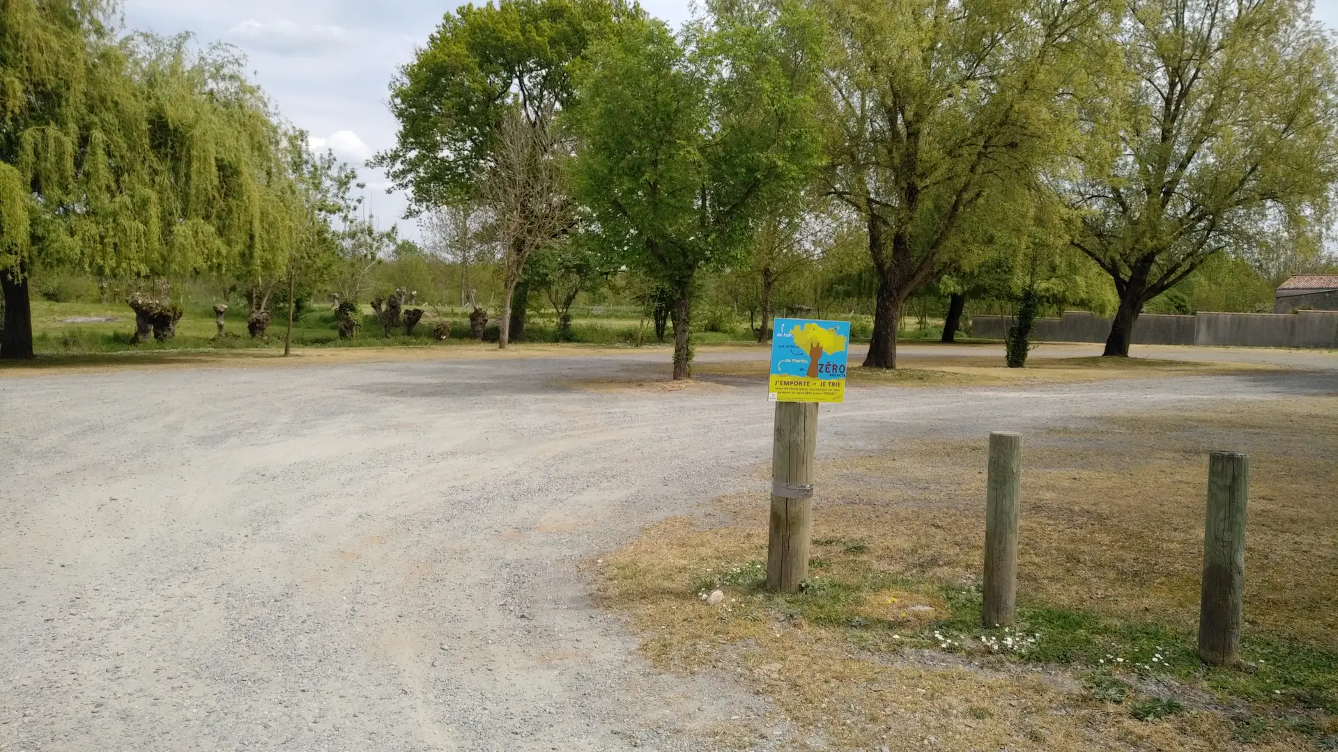 Aire de pique-nique à côté de l'abbaye