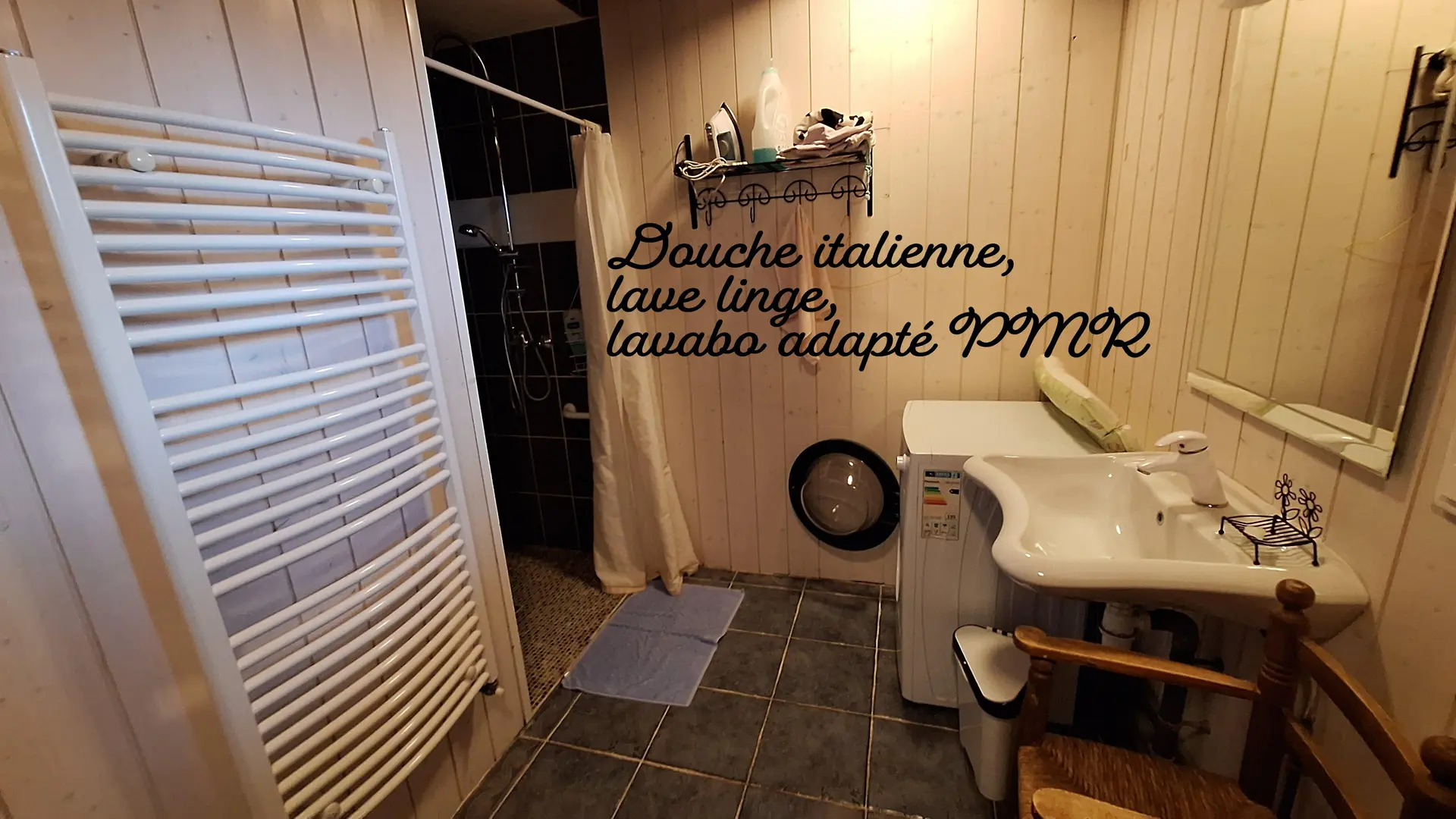 Gîte La Souvelle - Saint-Georges-le-Gaultier - salle de douche RDC