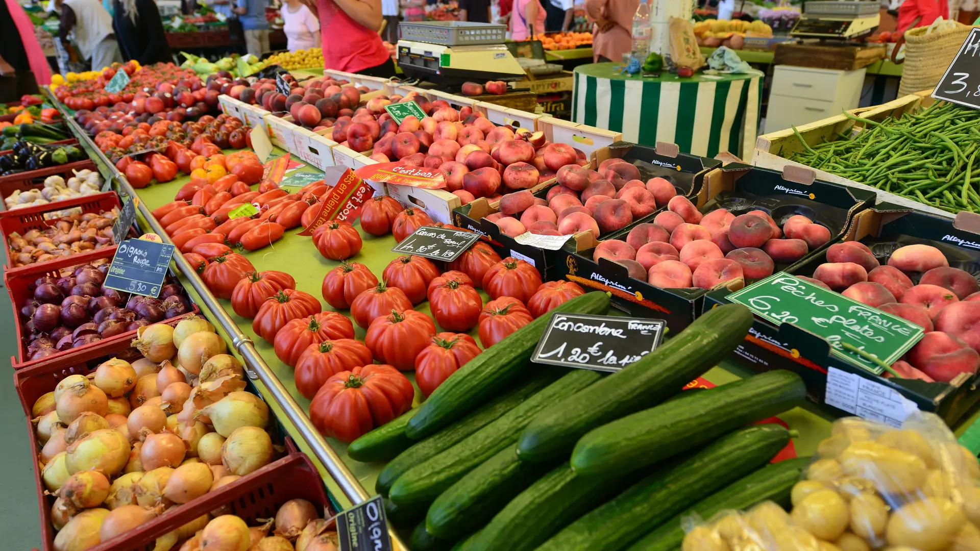 Producteurs et commerçants des halles de Saint-Nazaire