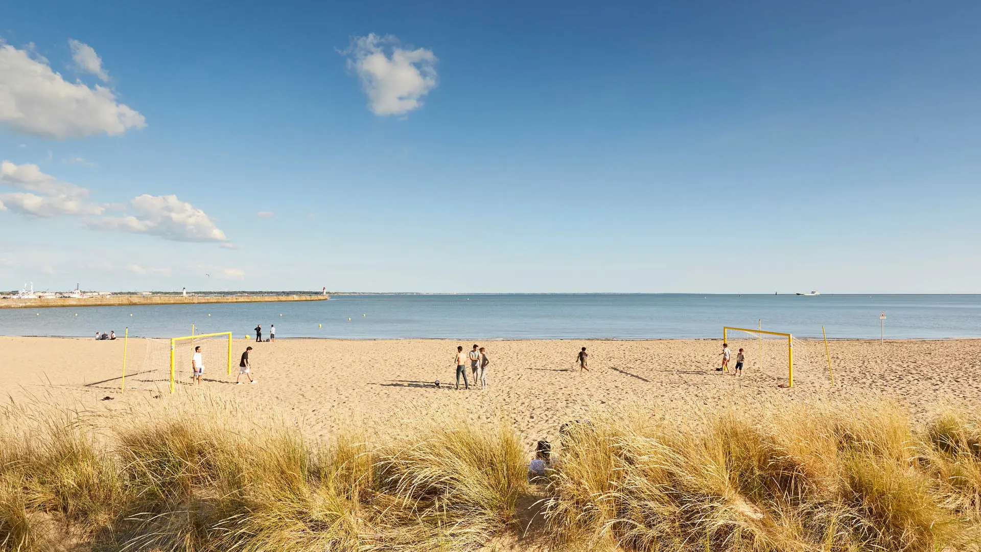 L'été des animations et jeux sont proposés sur la grande plage de Saint-Nazaire