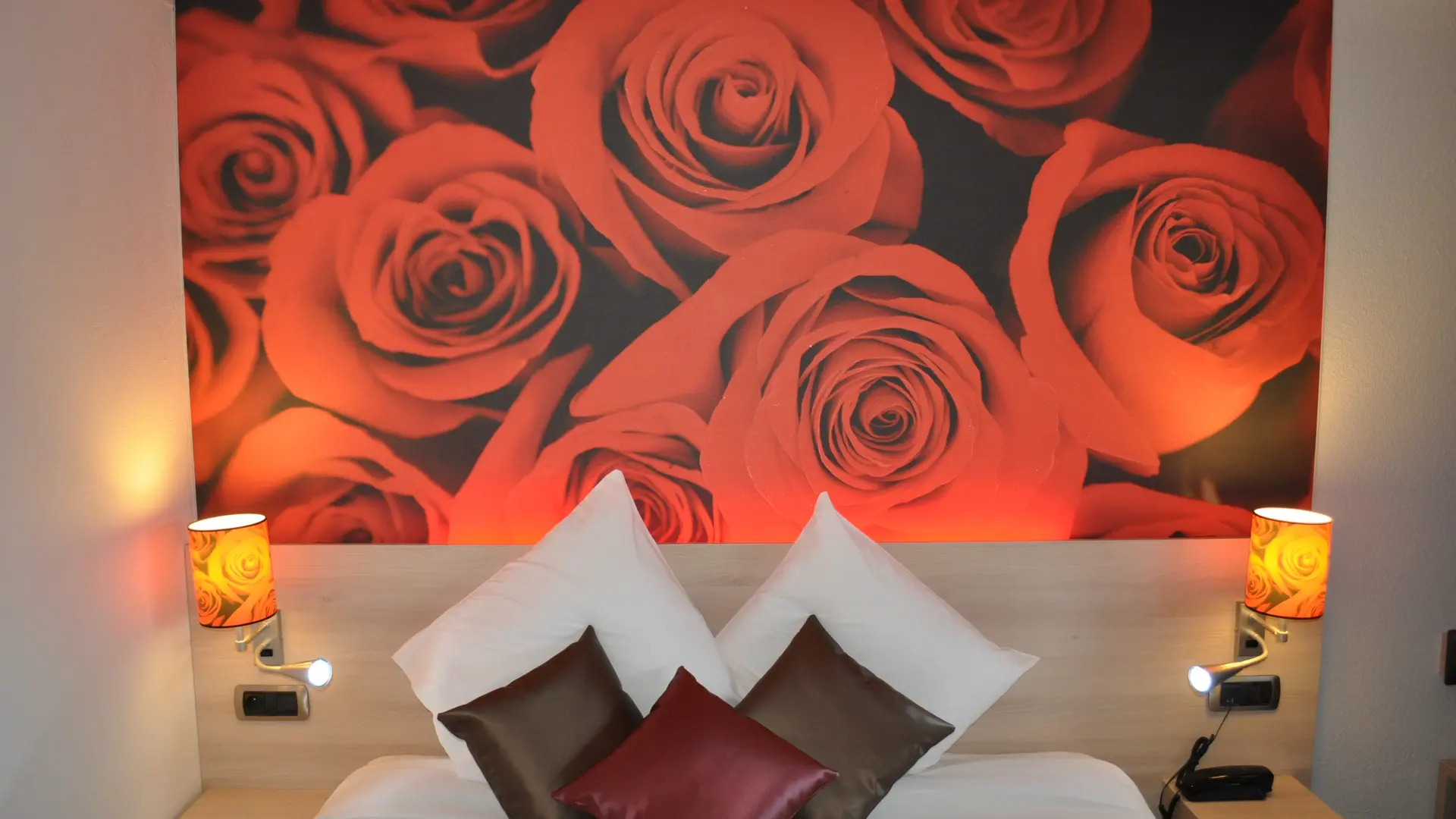 Sable-Tourisme-hotel-Inn-sable-chambre-orange