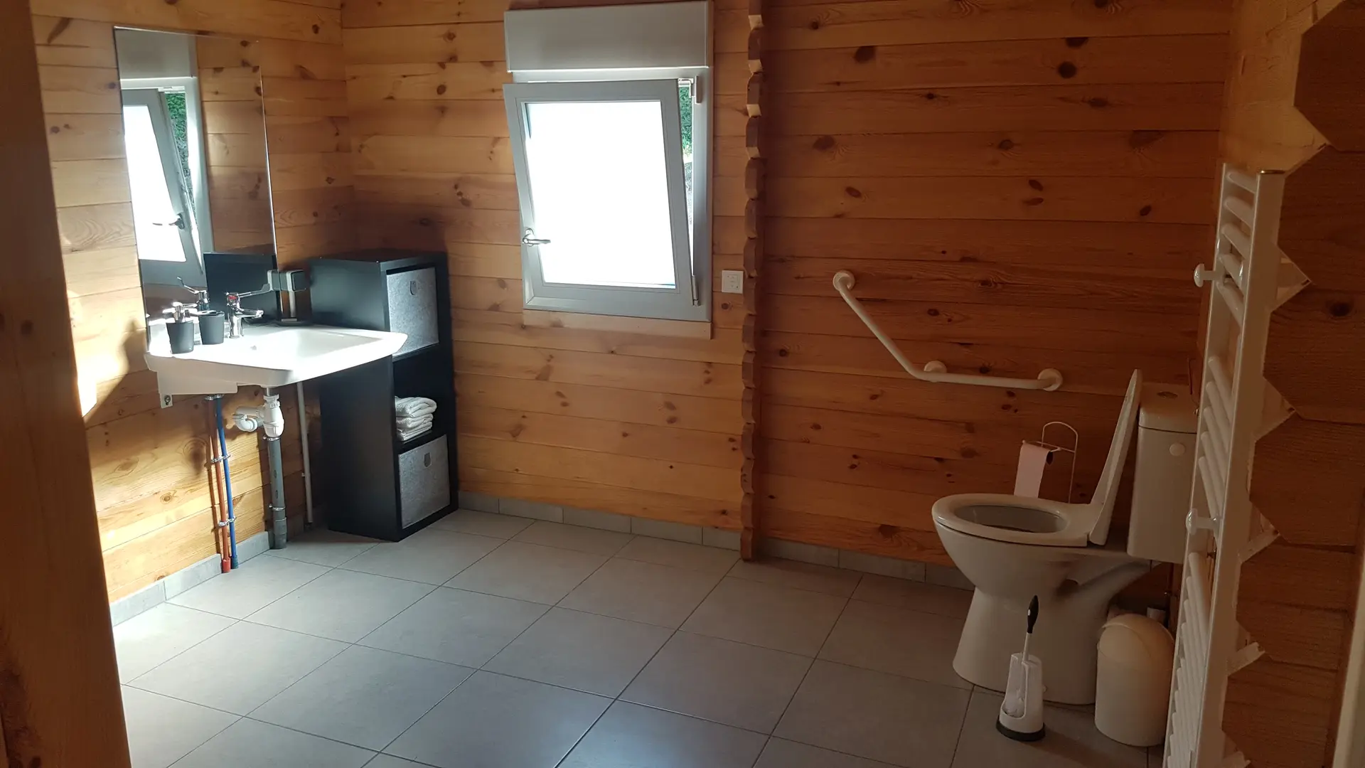 Salle de bain Gîte Terr'avie - LE BOURGNEUF-LA-FORÊT - Laval Tourisme