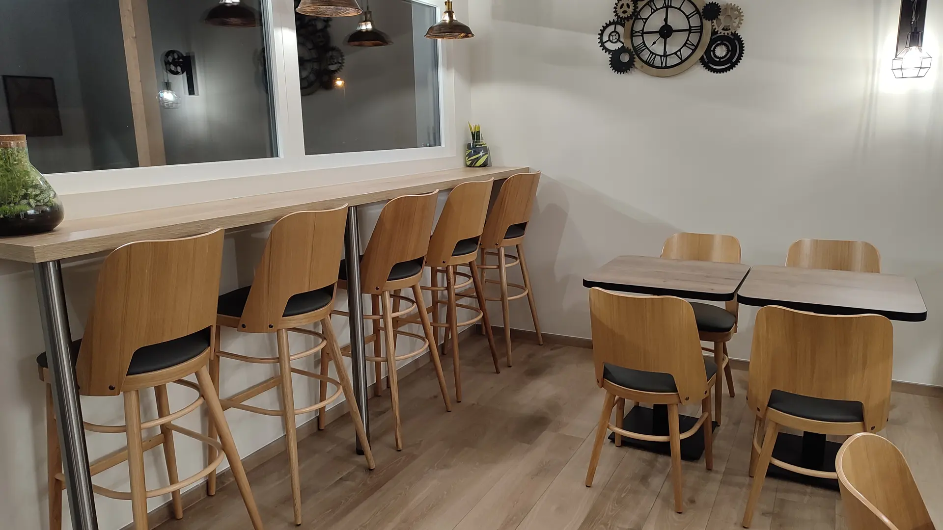 Salle resto Mac Licorne