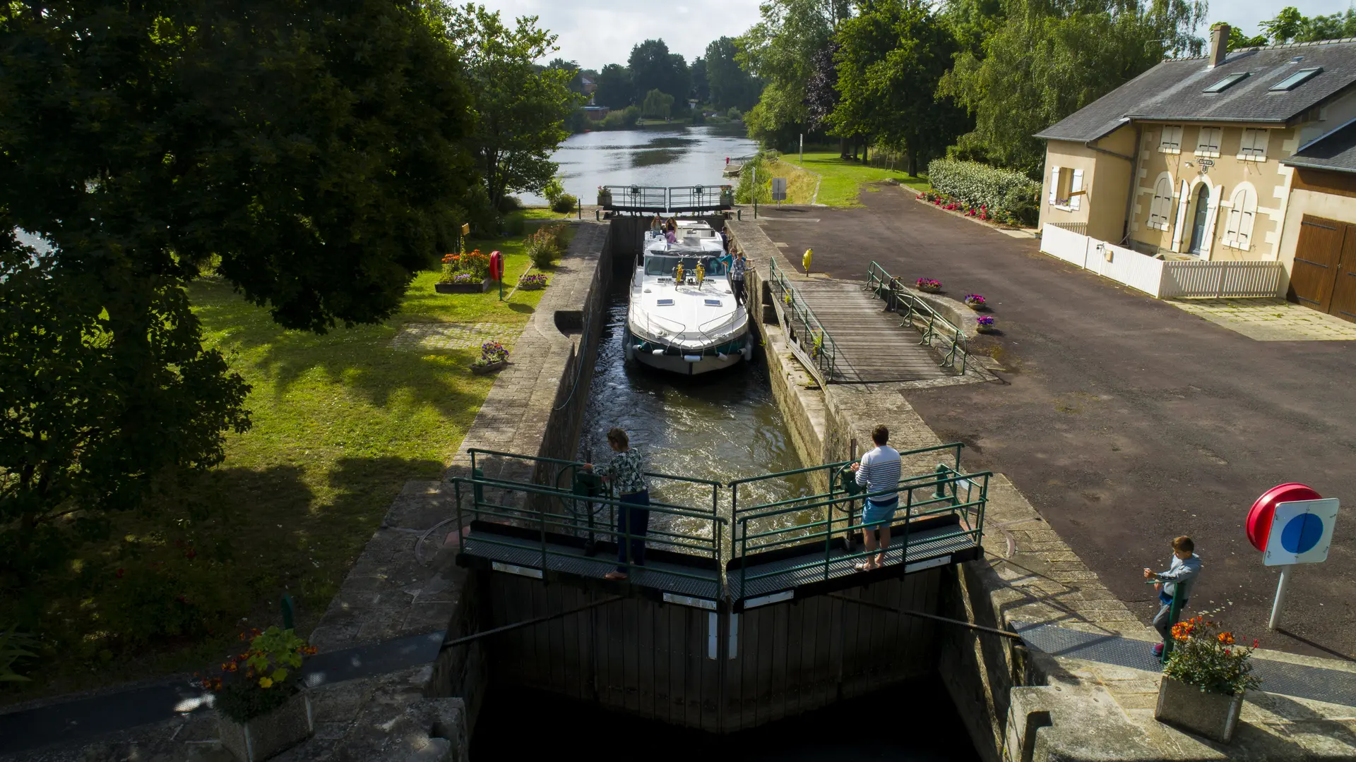 Ecluse sur la Sarthe